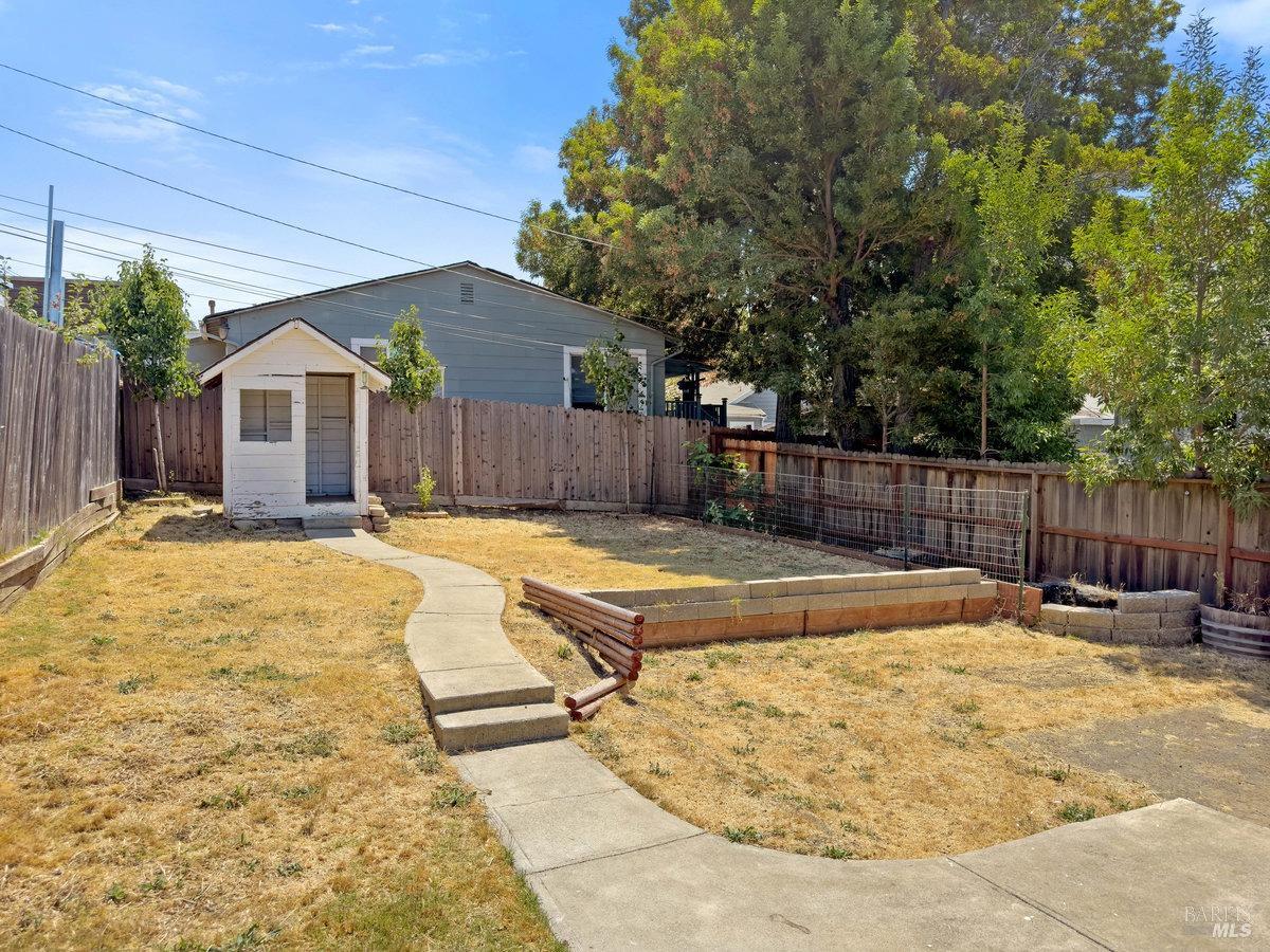 210 El Dorado Street