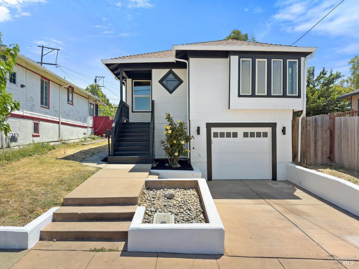 210 El Dorado Street