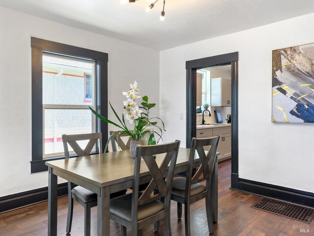 210 El Dorado Street