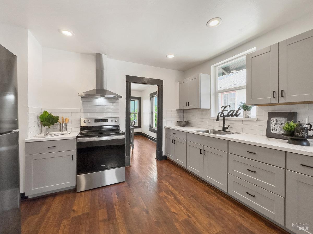 210 El Dorado Street