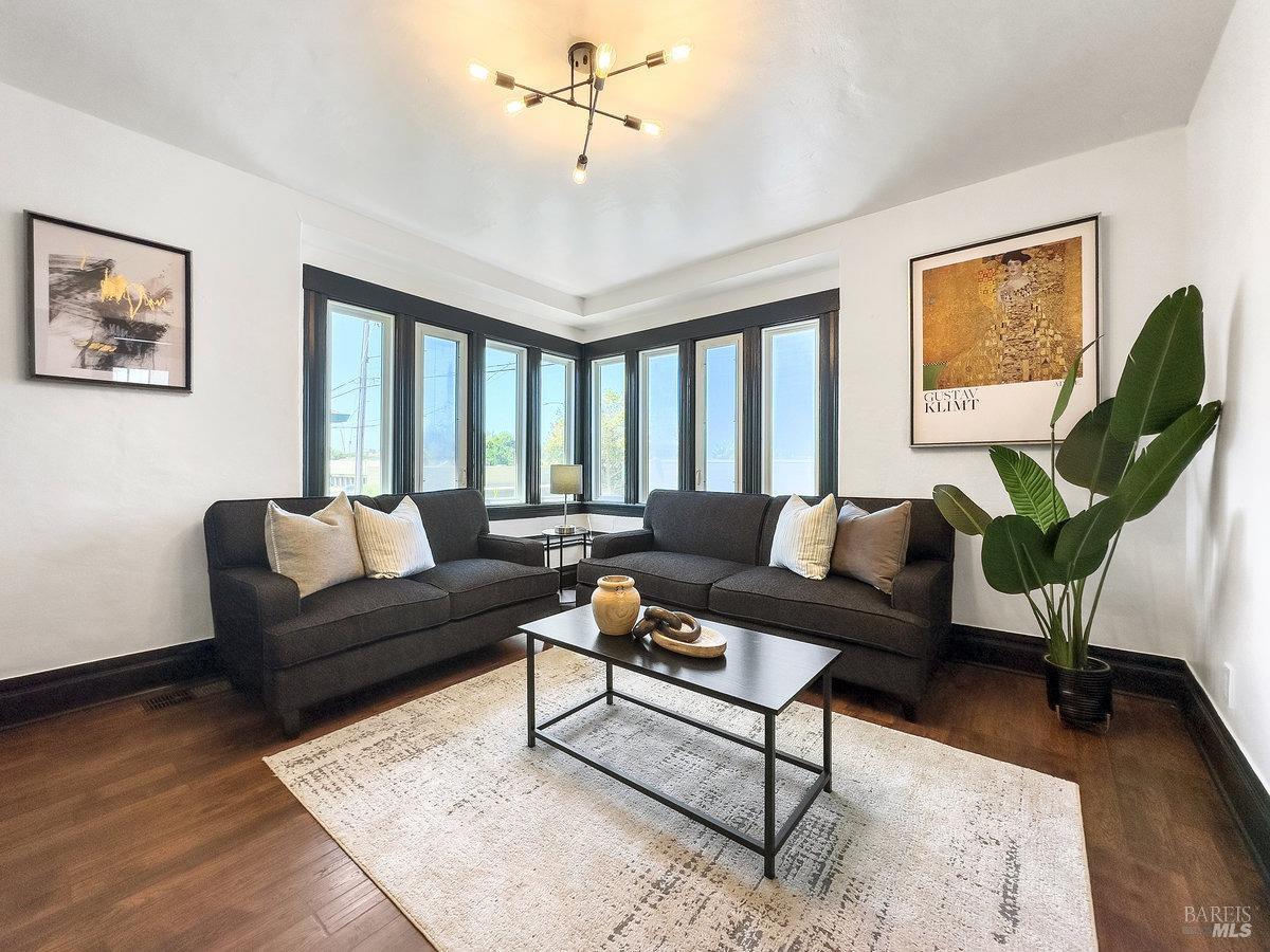 210 El Dorado Street