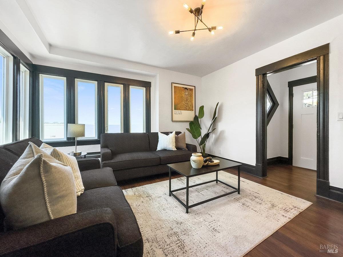 210 El Dorado Street