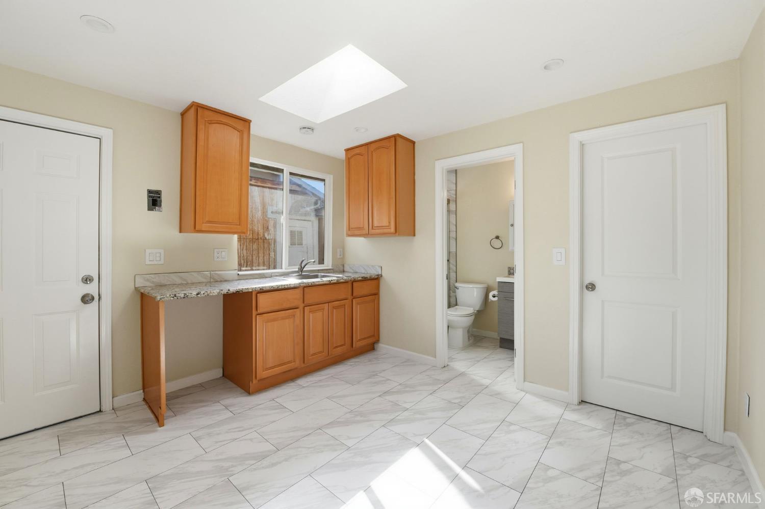 2671 Hawthorne Avenue