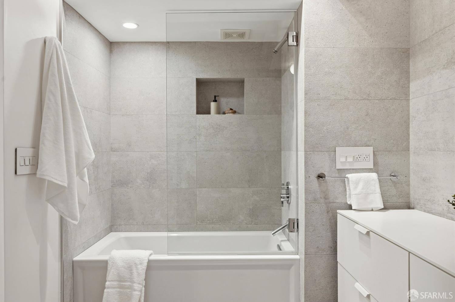 650 Delancey Street # 203