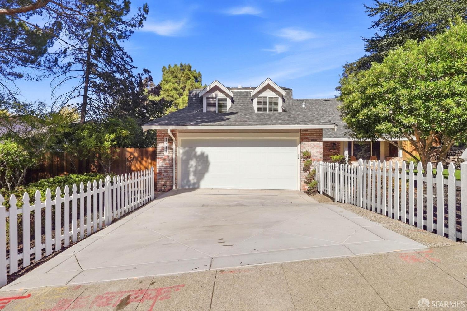 1711 Parkwood Drive