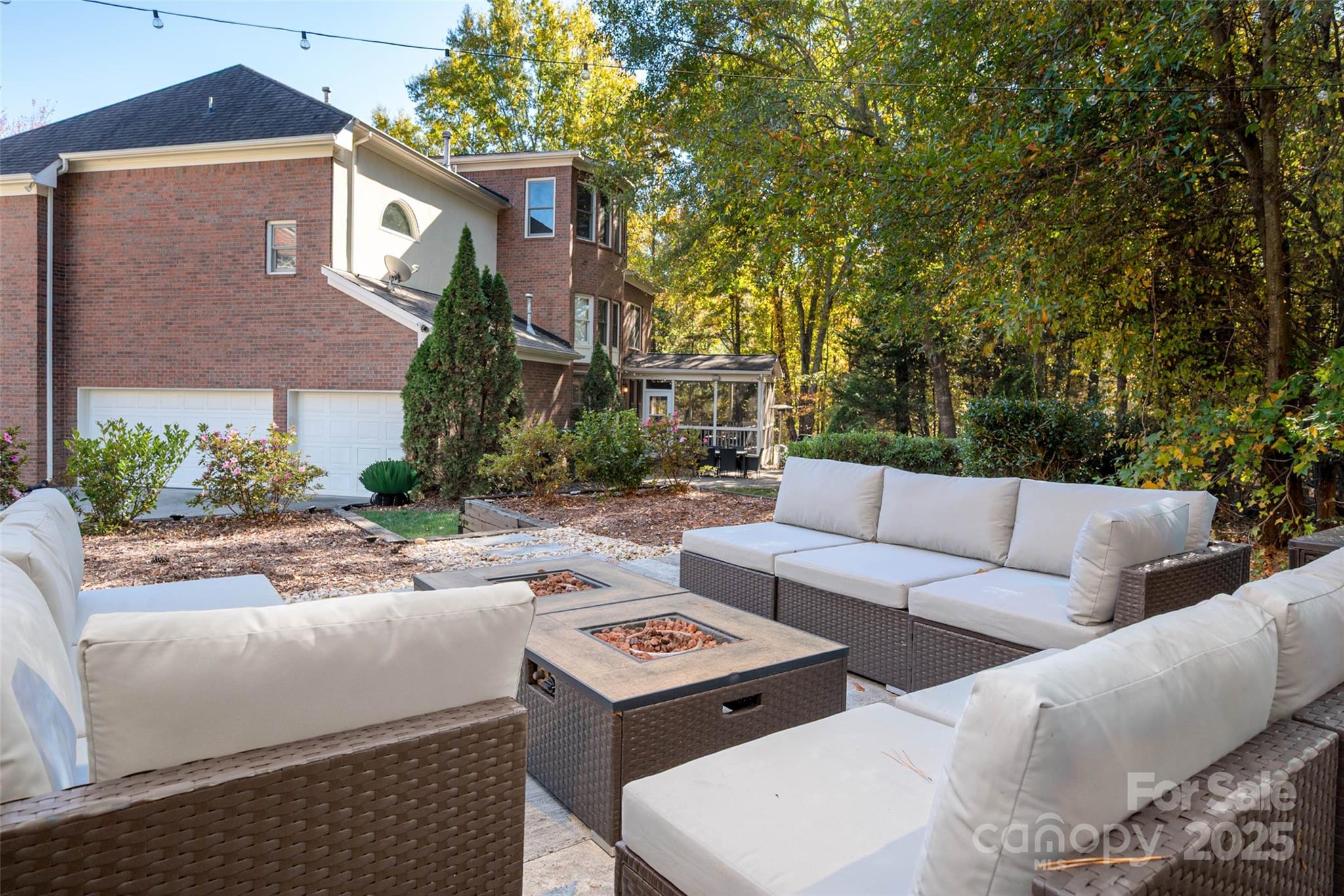 12106 Woodcliff Court