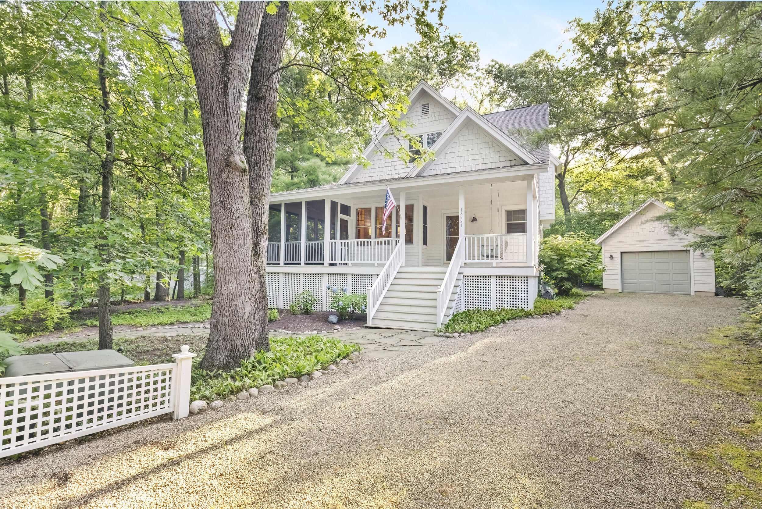 18581 Brook Hollow