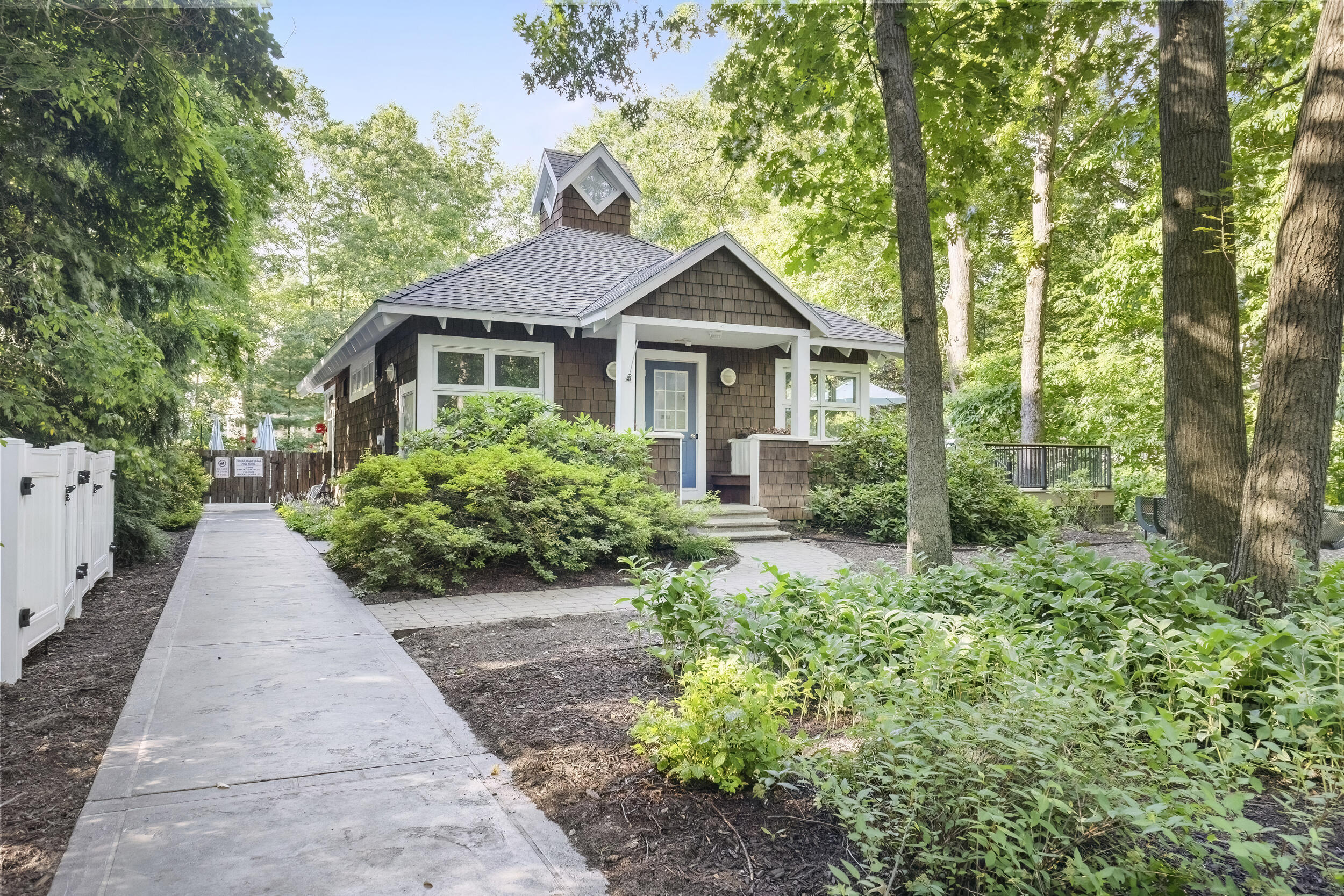 18581 Brook Hollow