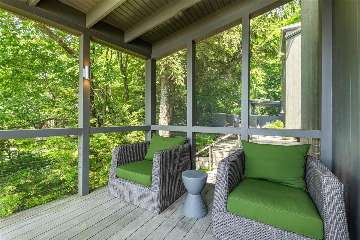 9182 Hemlock Lane