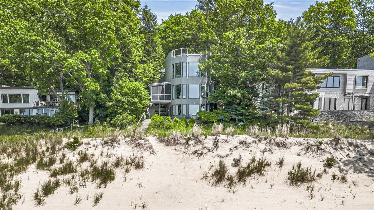 9182 Hemlock Lane