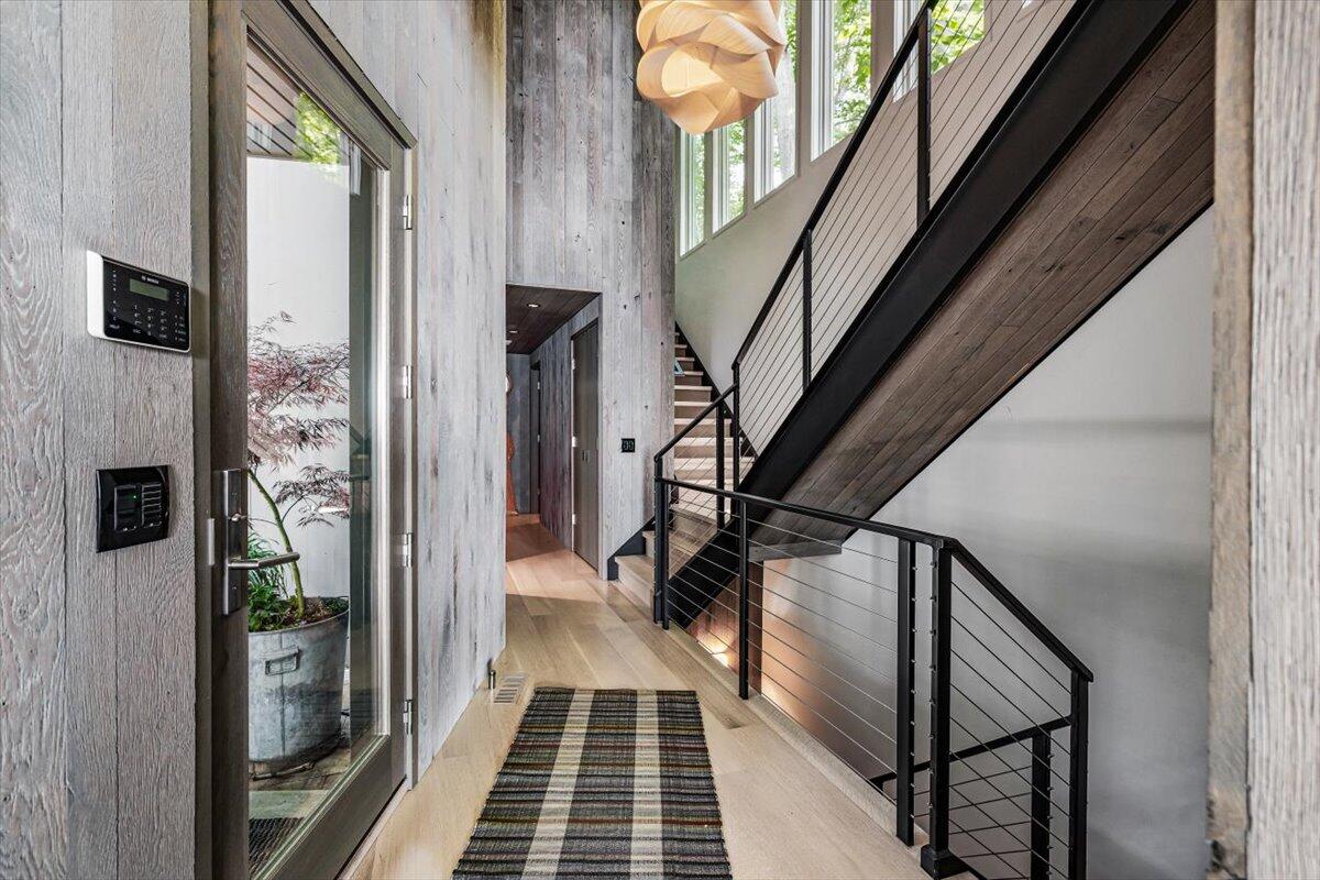 9182 Hemlock Lane
