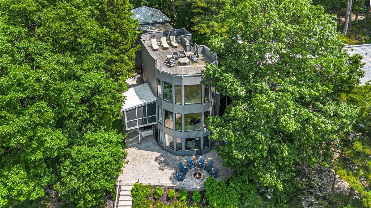 9182 Hemlock Lane