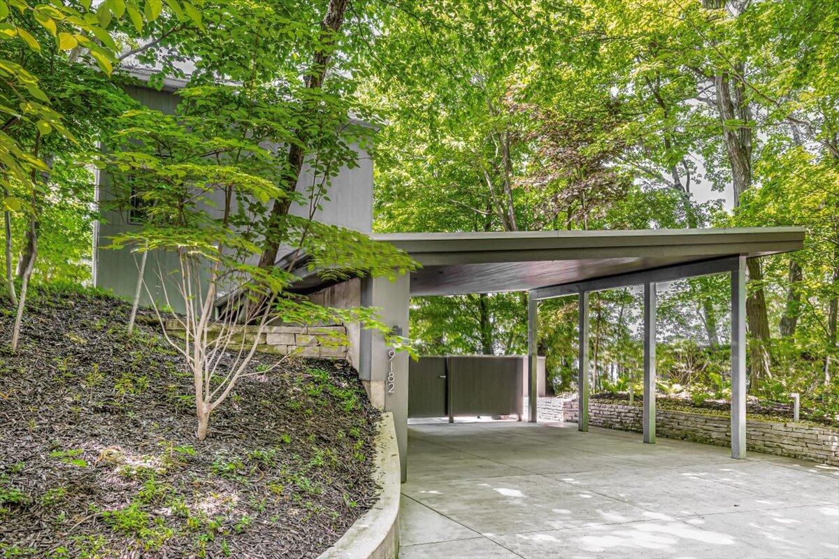9182 Hemlock Lane
