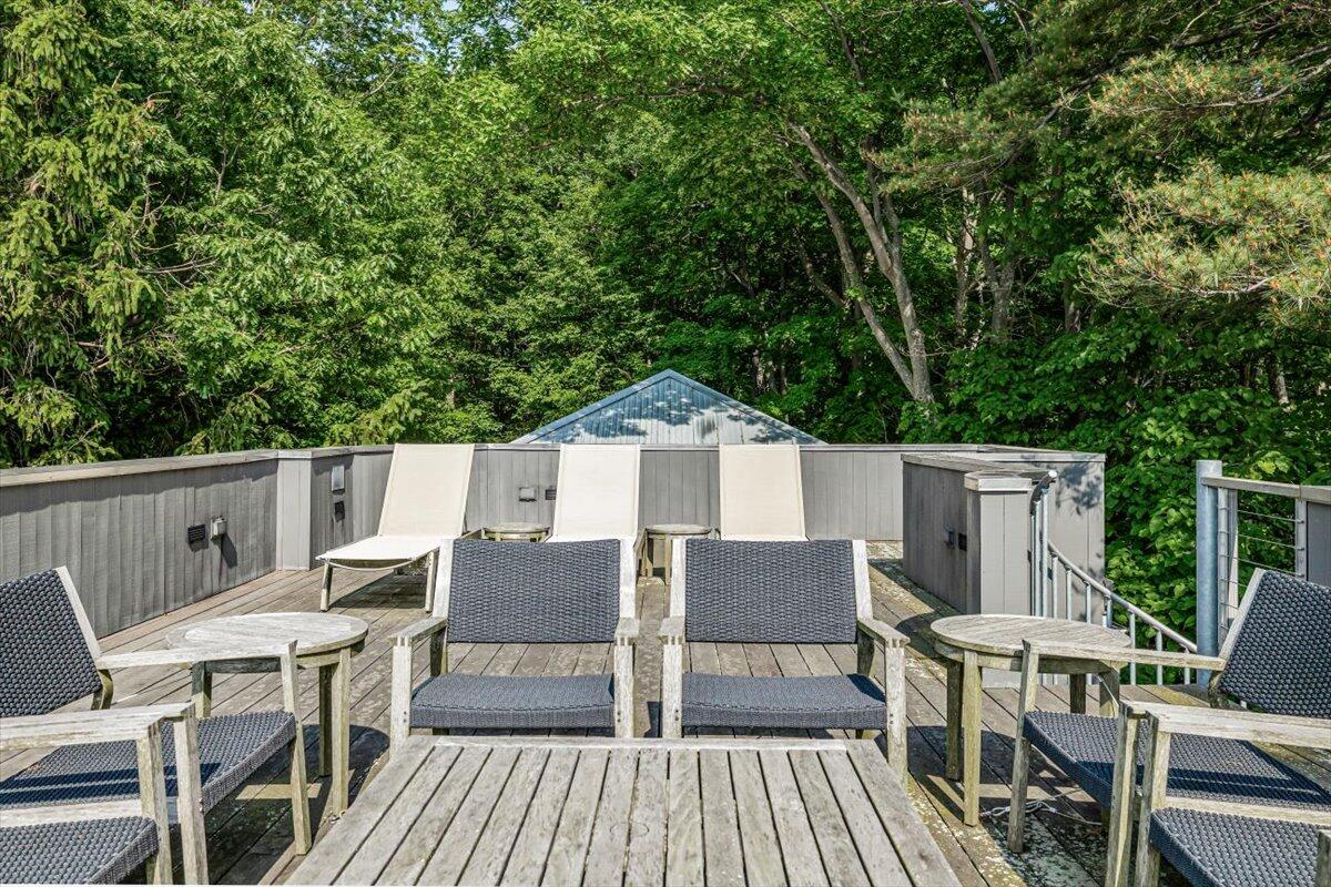 9182 Hemlock Lane