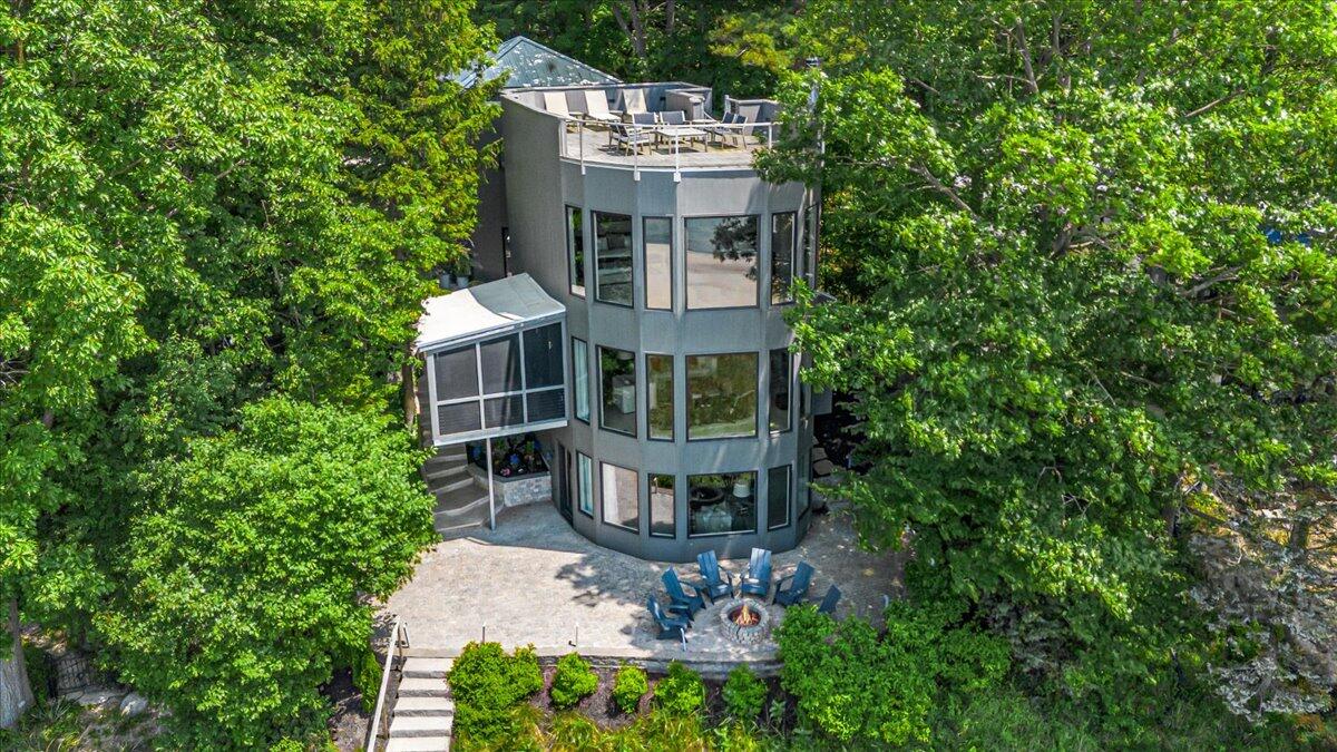 9182 Hemlock Lane