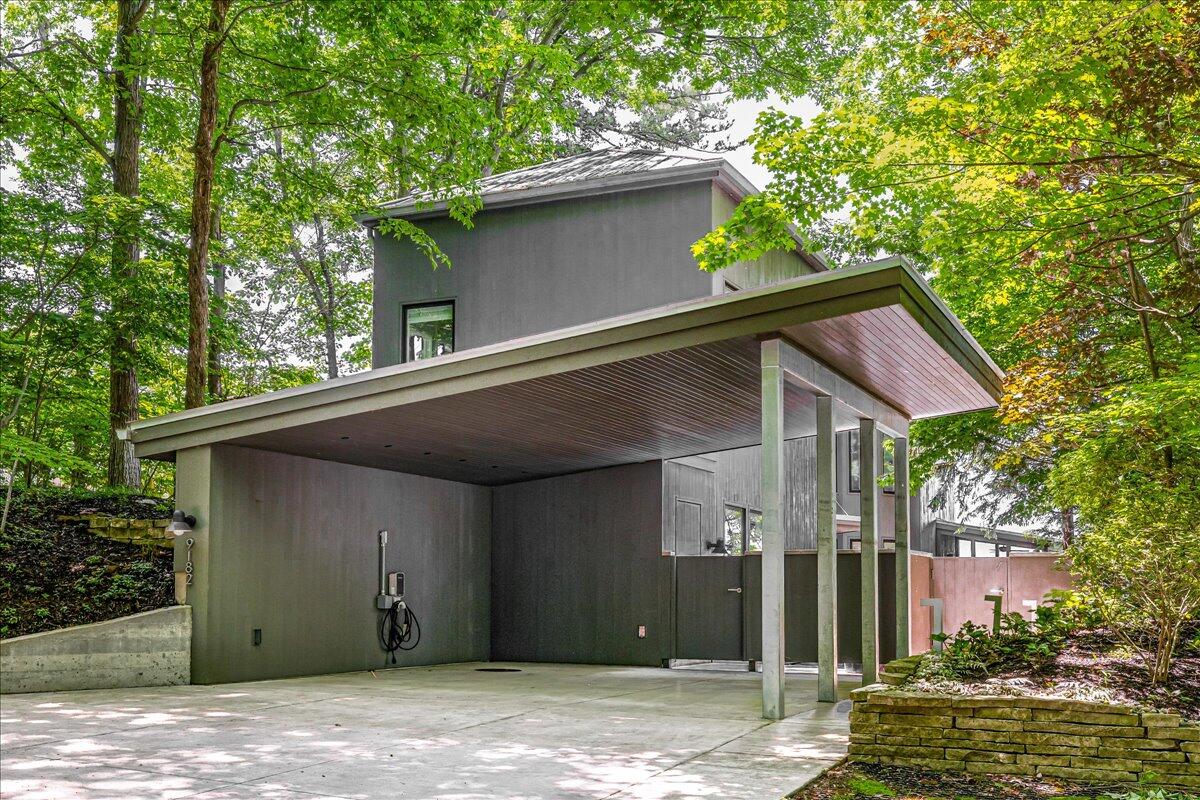 9182 Hemlock Lane