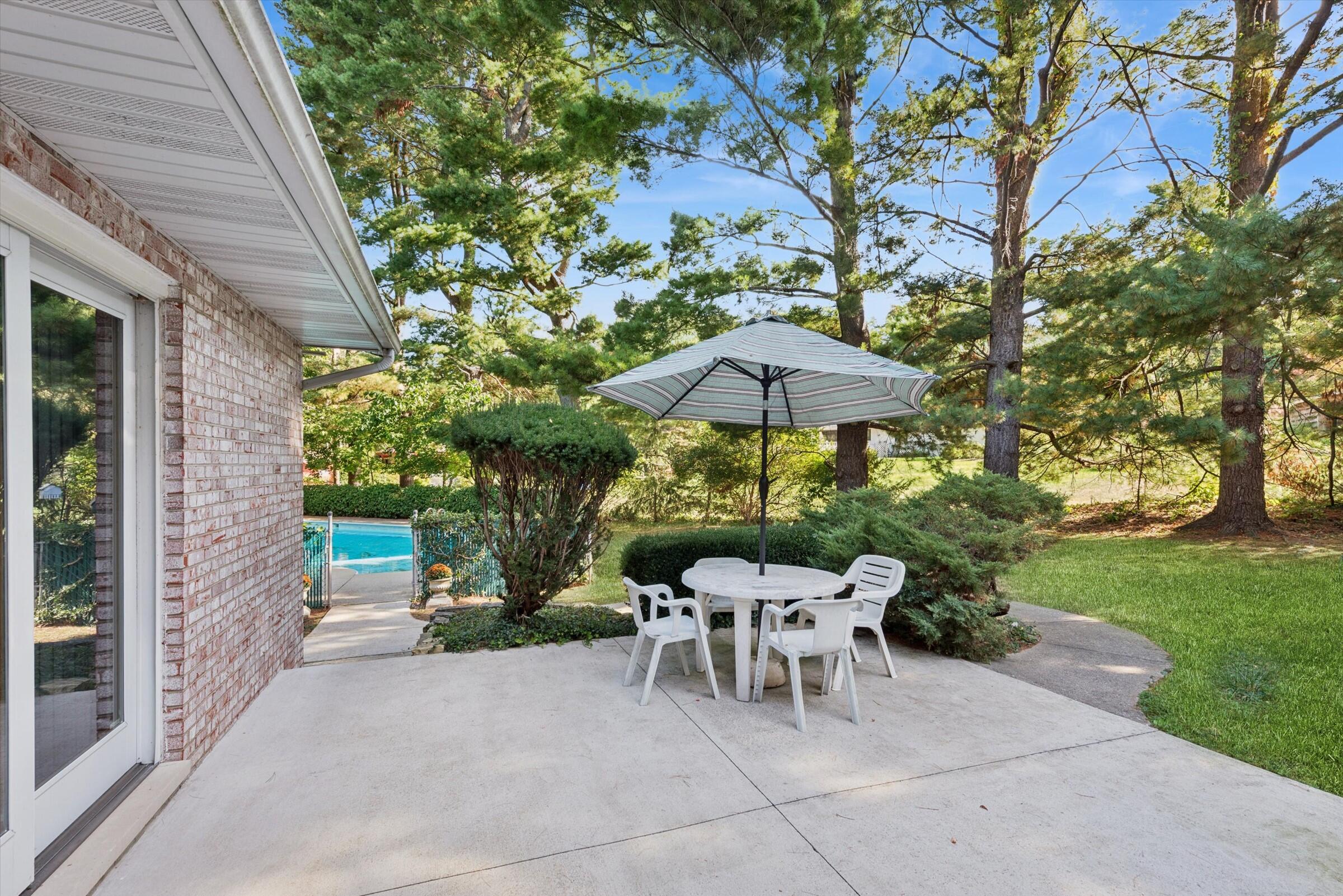 13935 Lakewood Drive