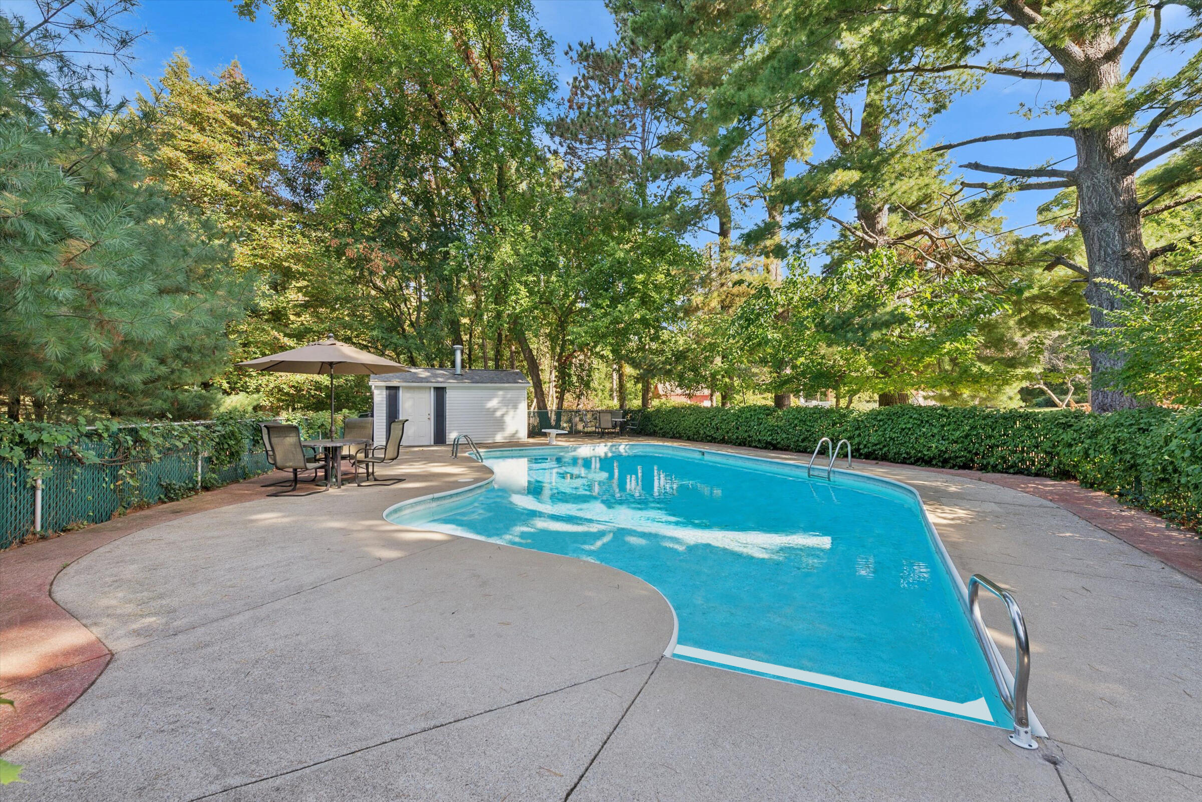 13935 Lakewood Drive