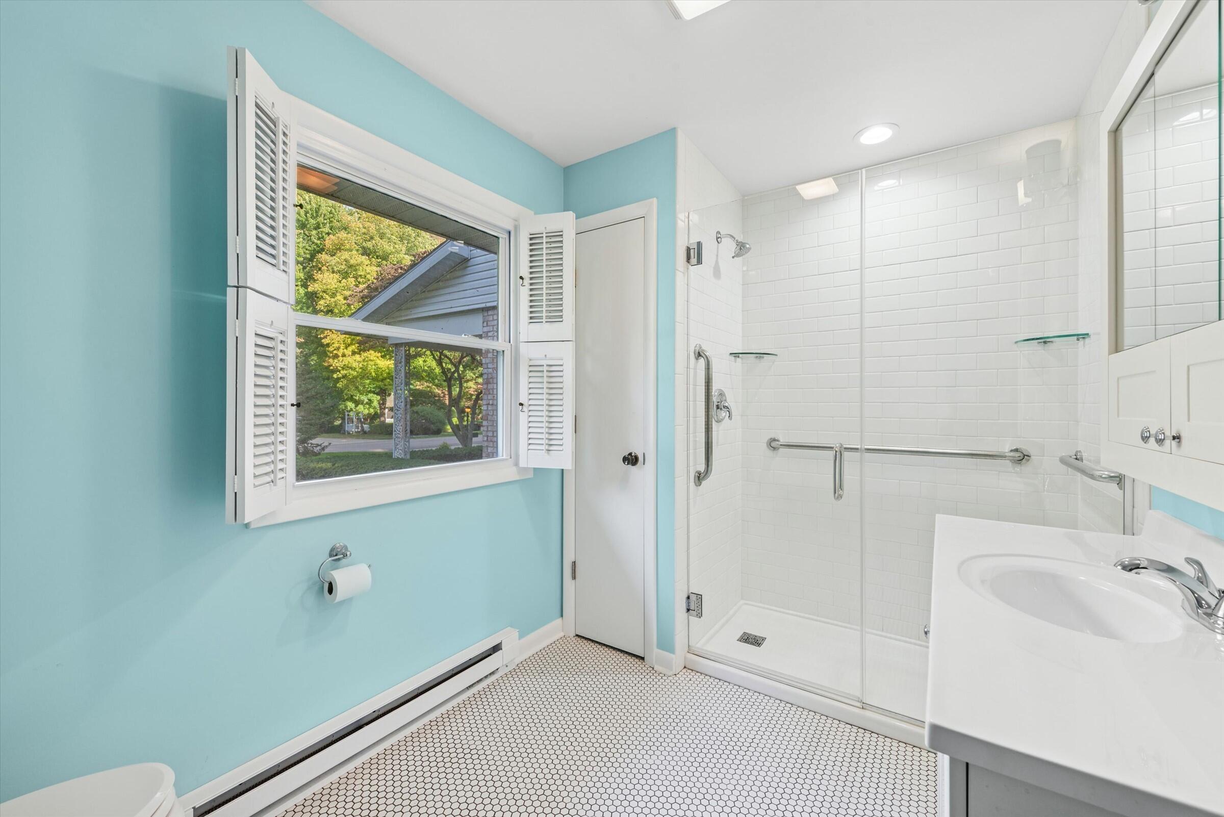 13935 Lakewood Drive