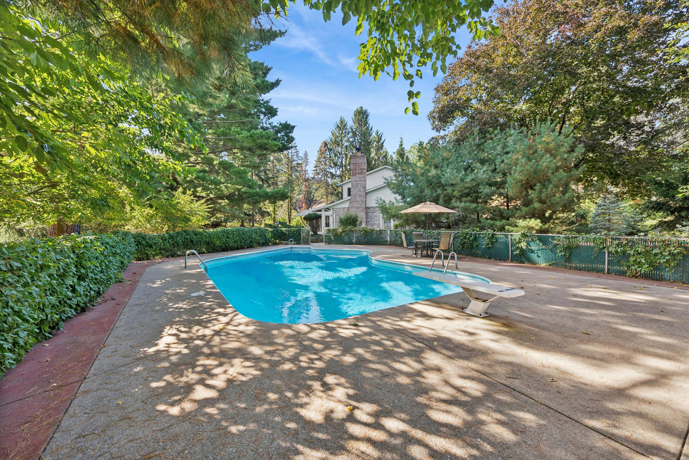 13935 Lakewood Drive