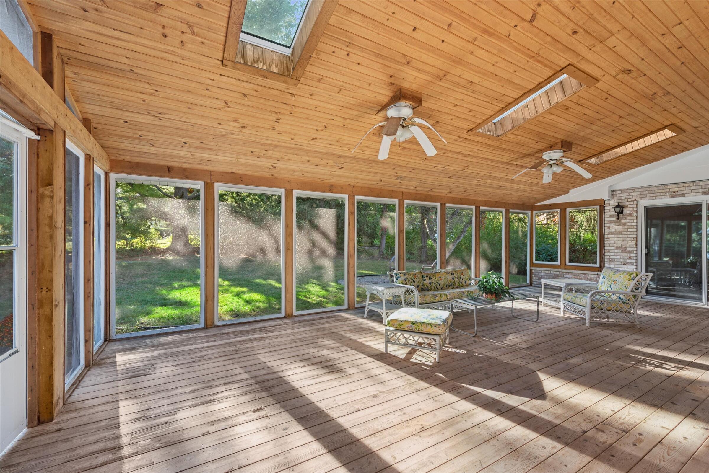 13935 Lakewood Drive