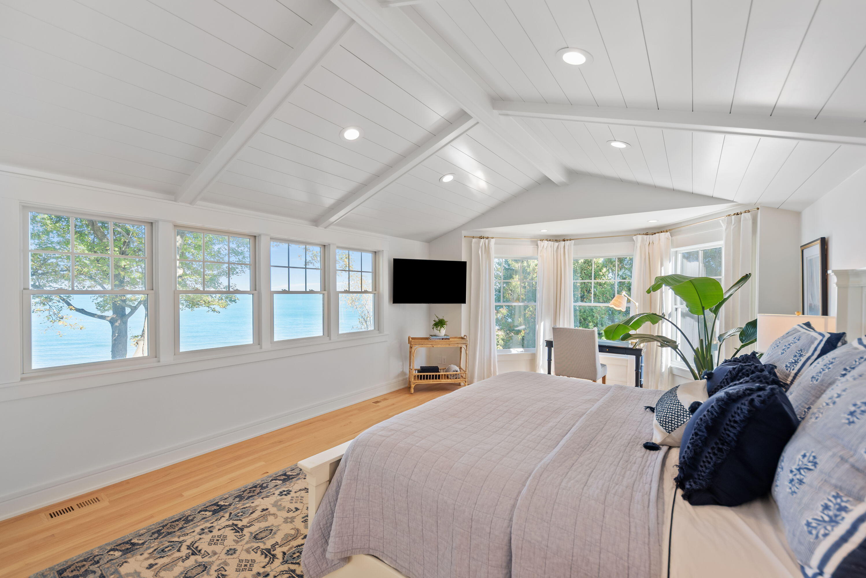 15800 Lakeshore Road