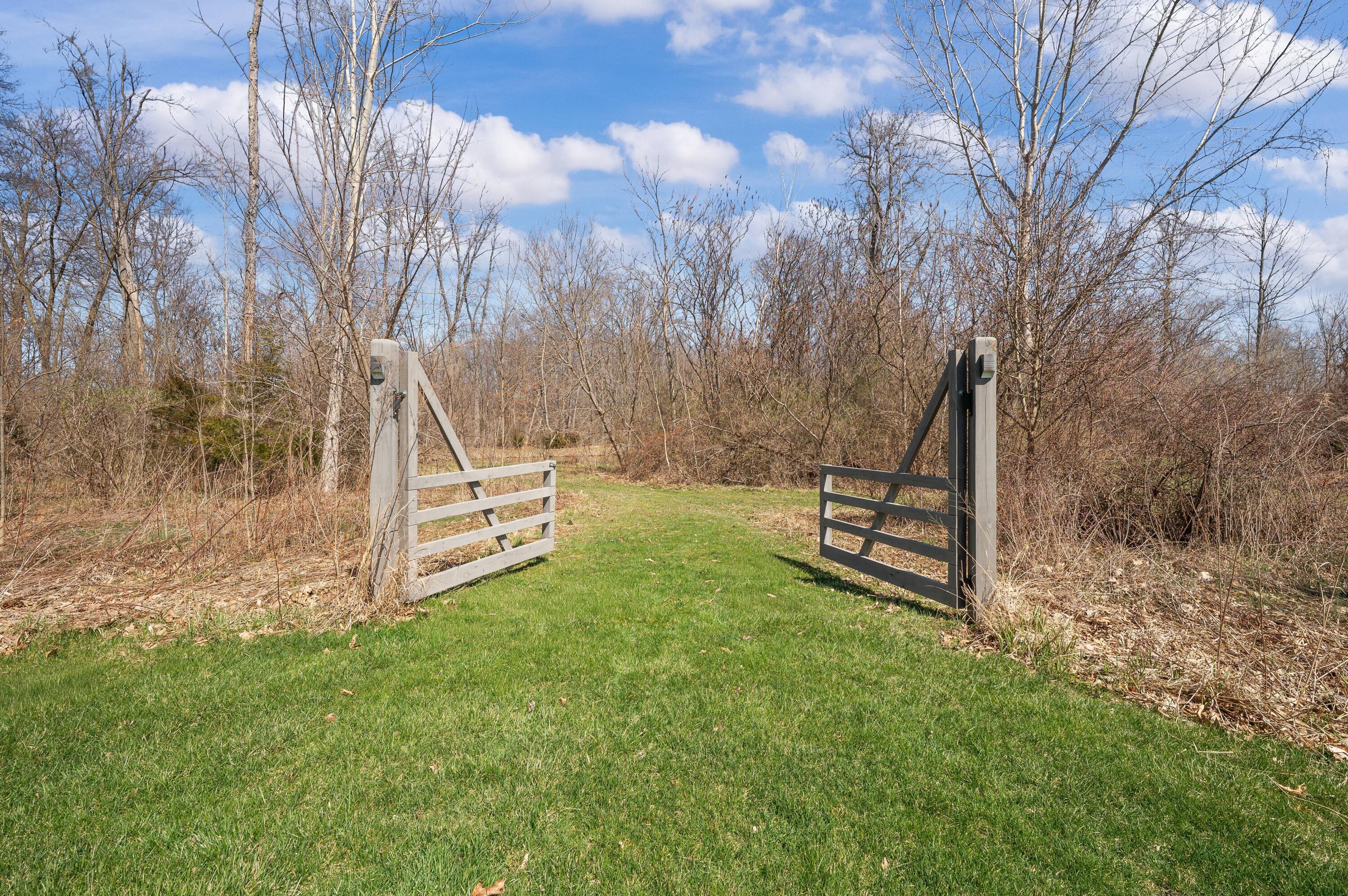 5553 Hidden Pond Lane