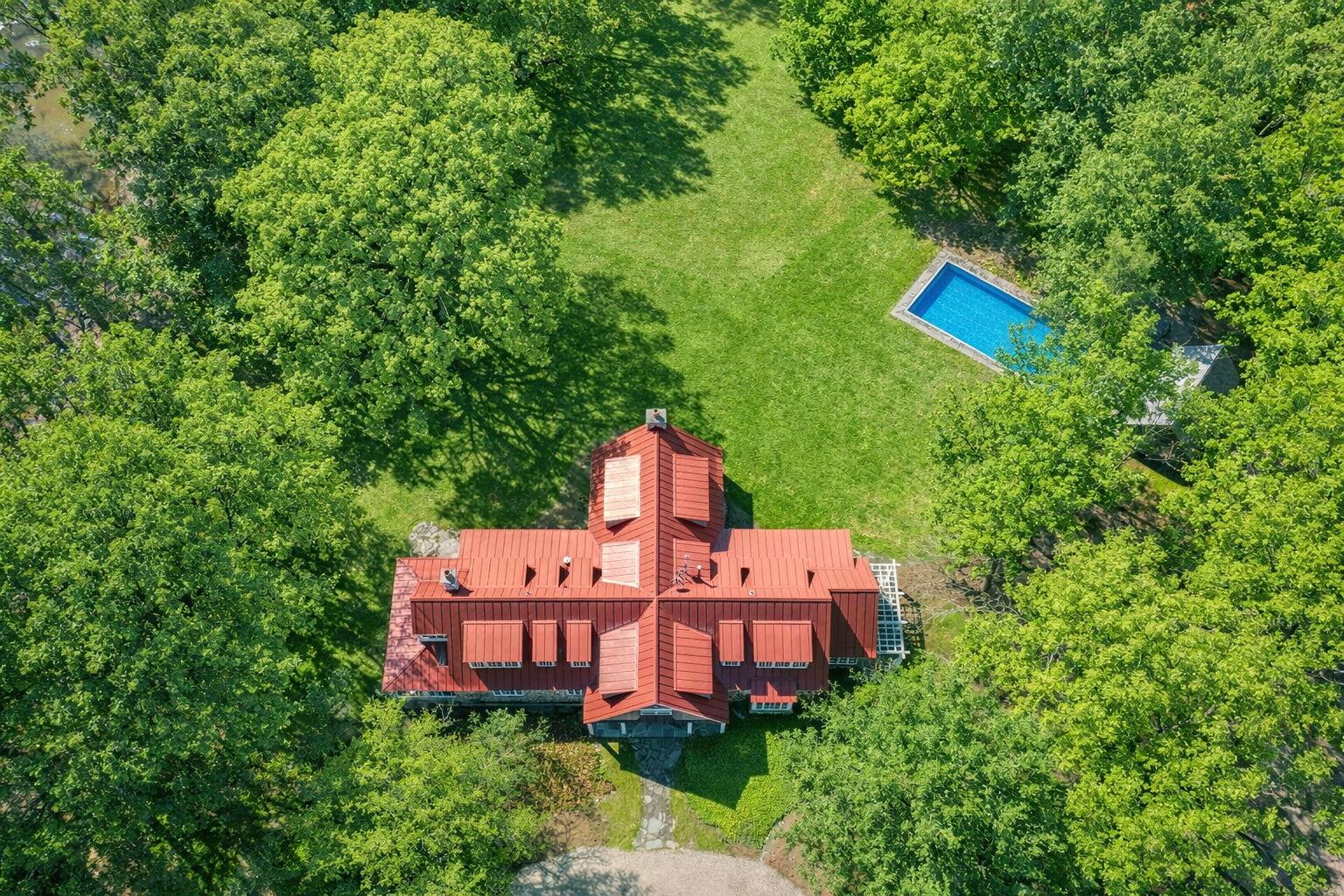 6852 W East Road