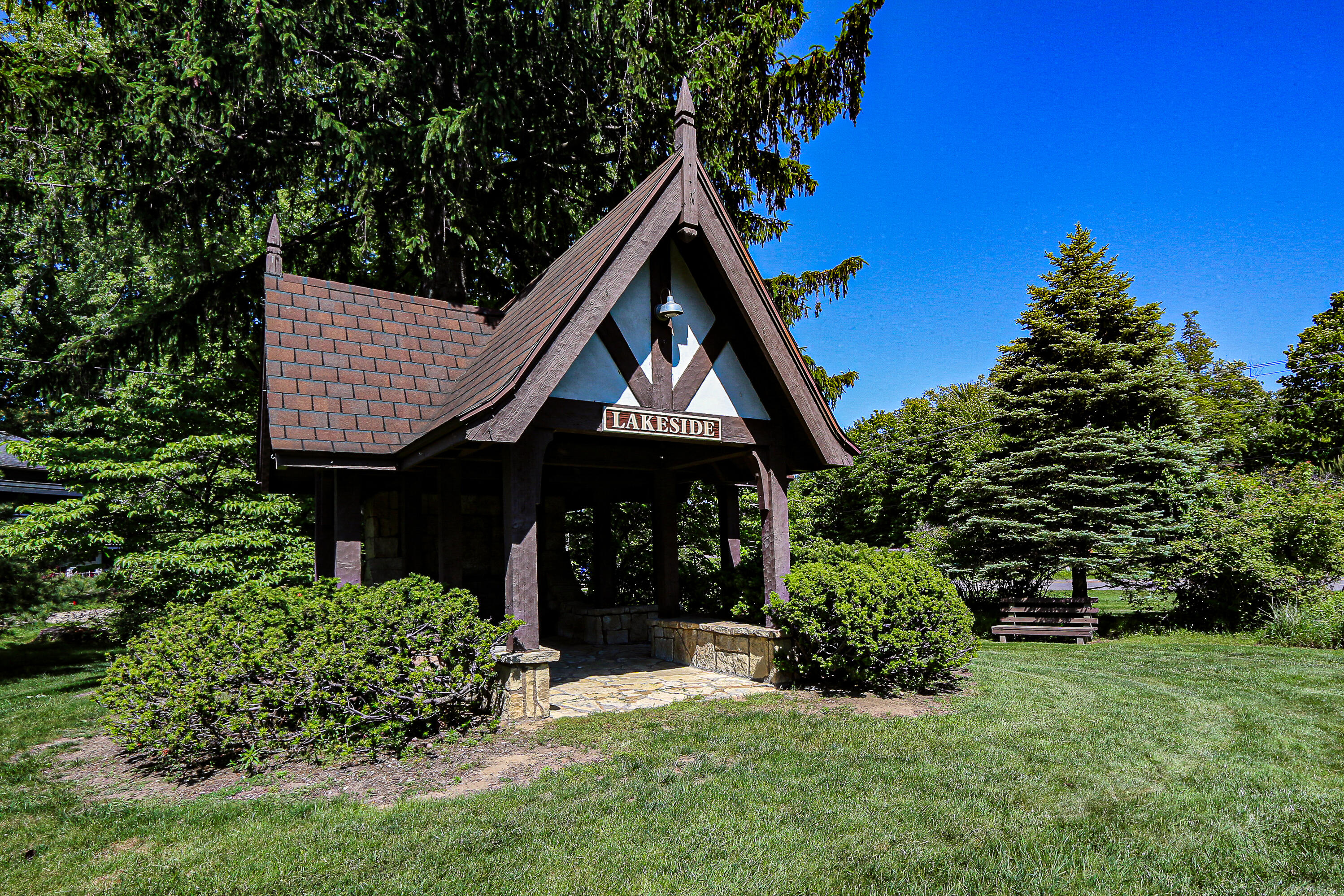12 Meadowood Lane