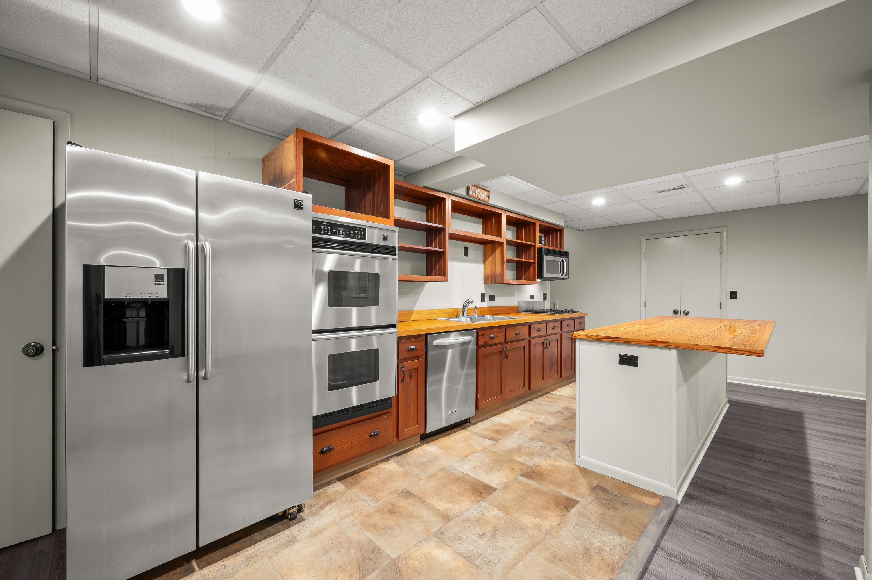 14657 Lakeshore Road