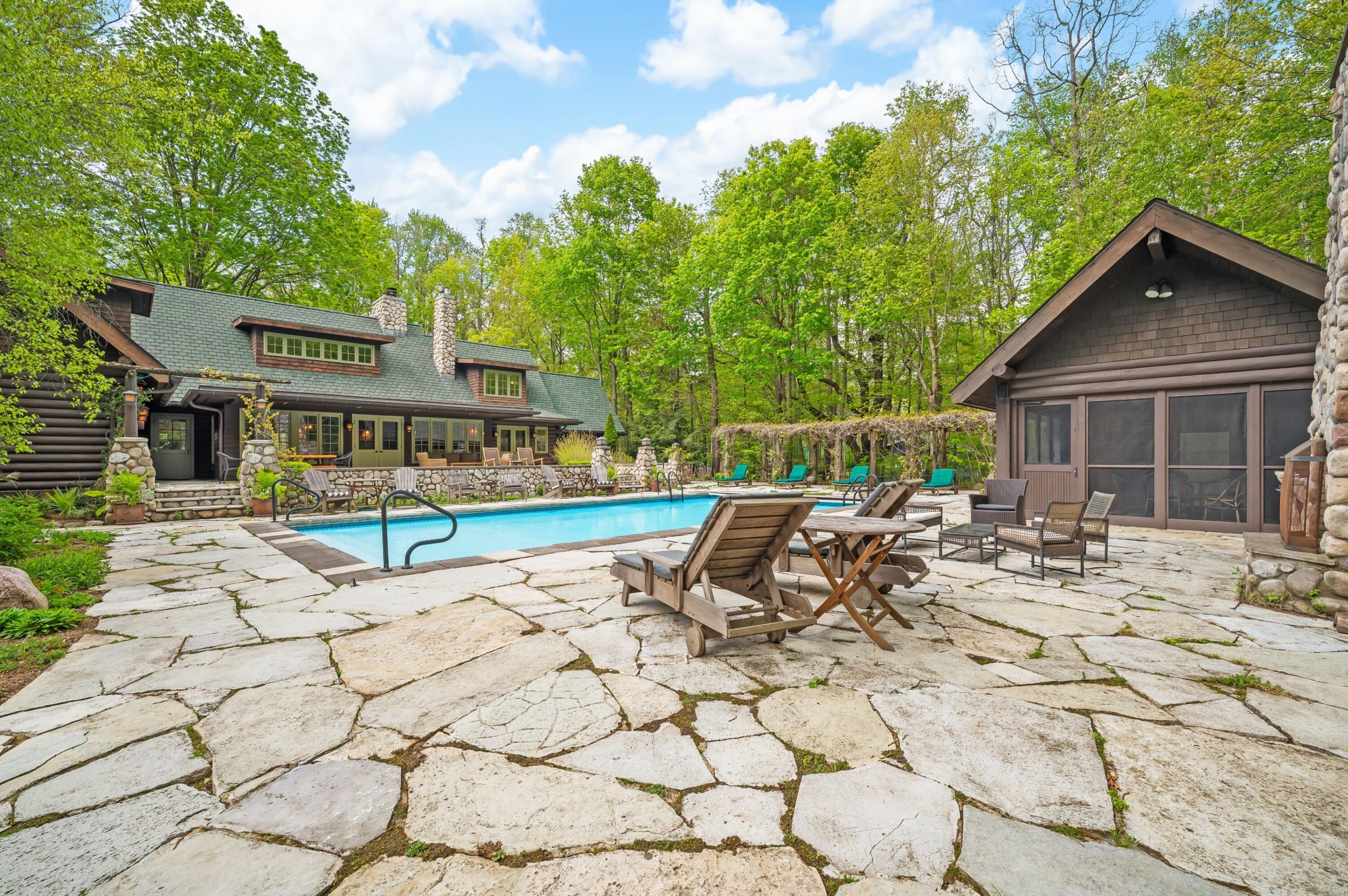 14657 Lakeshore Road