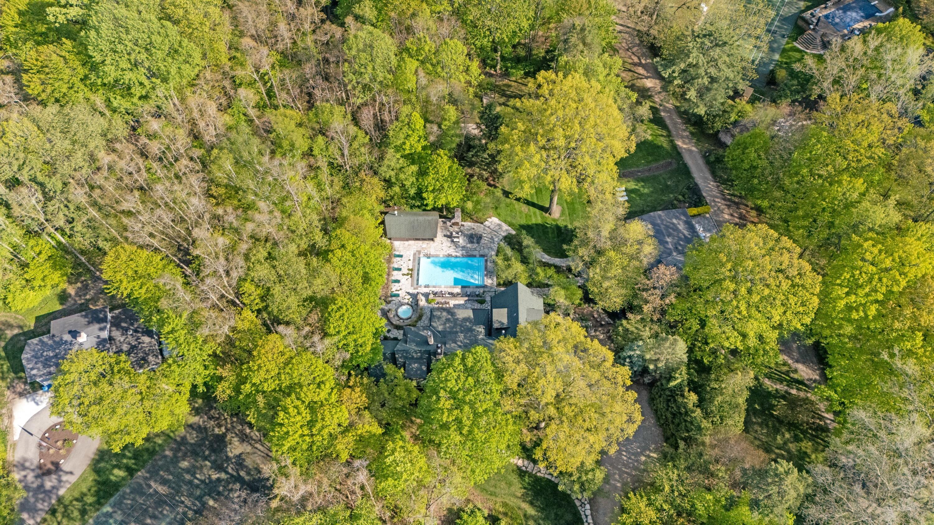 14657 Lakeshore Road
