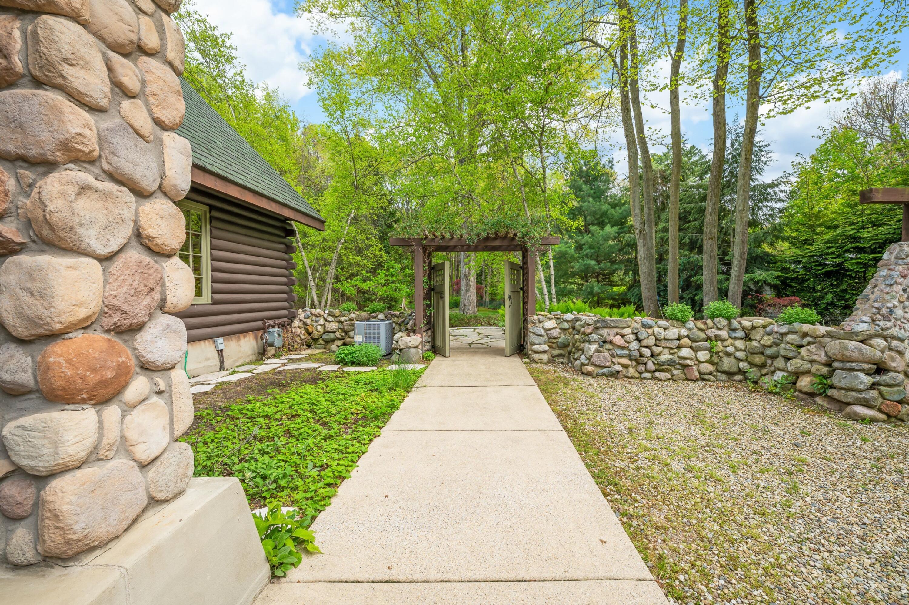14657 Lakeshore Road