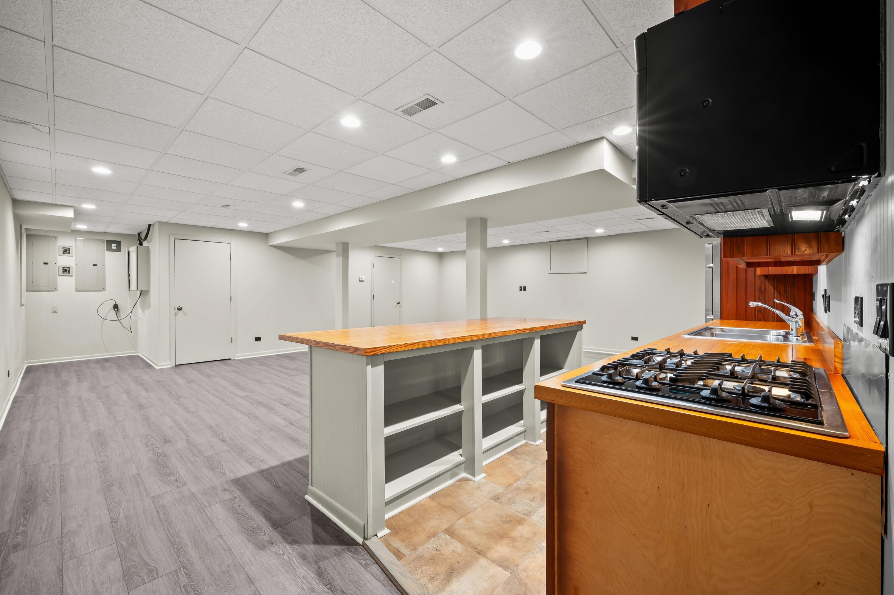 14657 Lakeshore Road