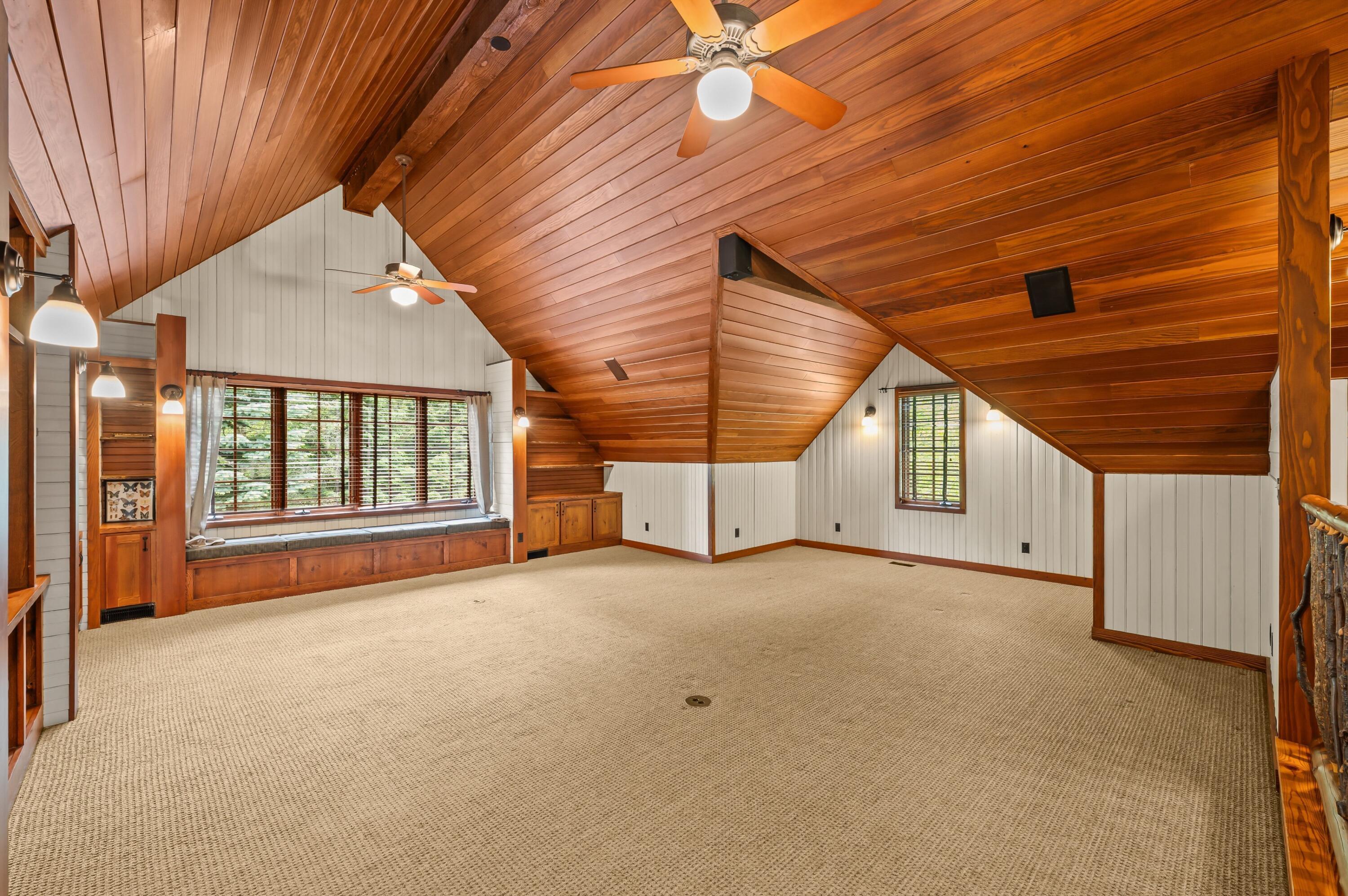 14657 Lakeshore Road