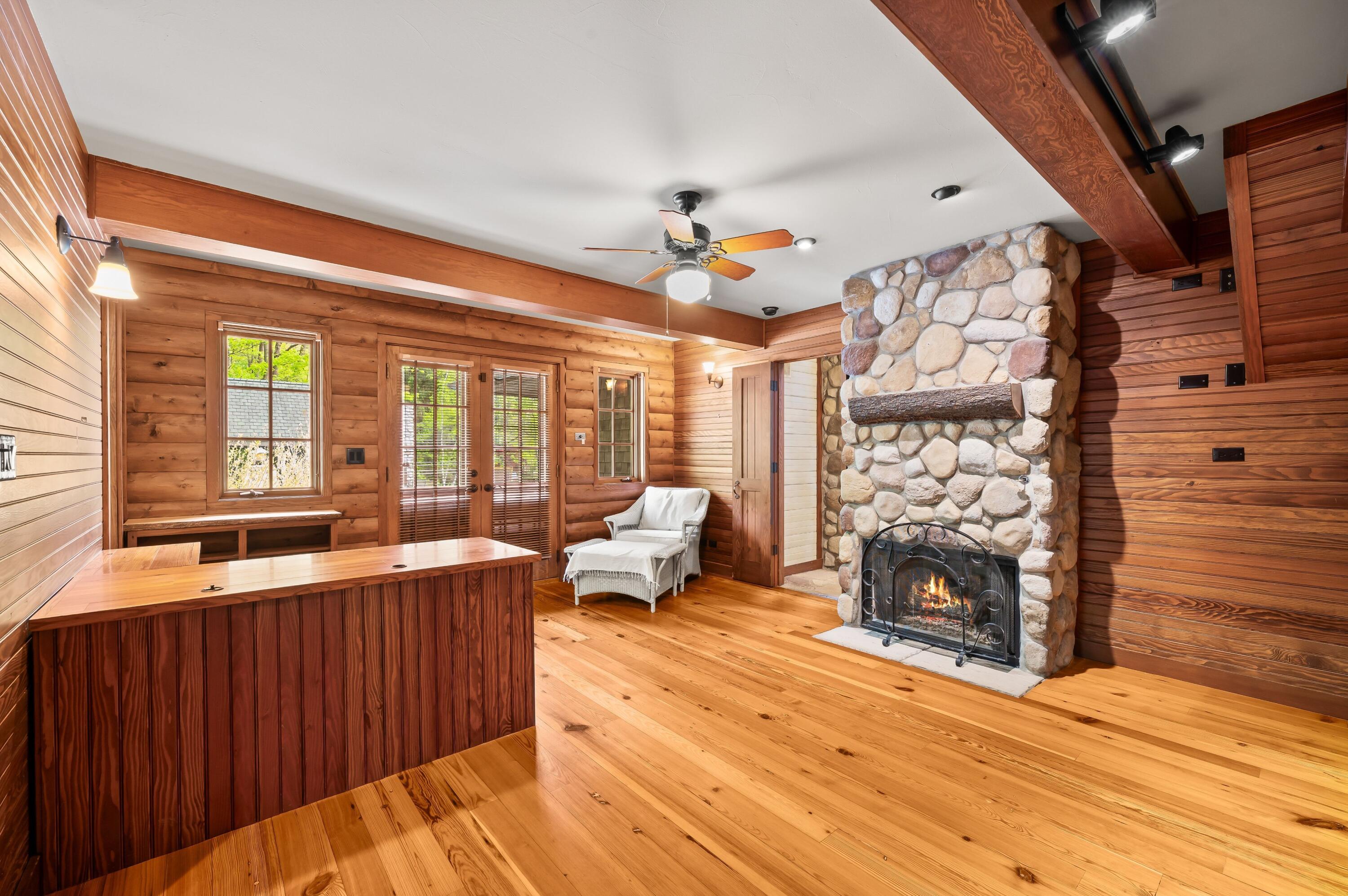 14657 Lakeshore Road