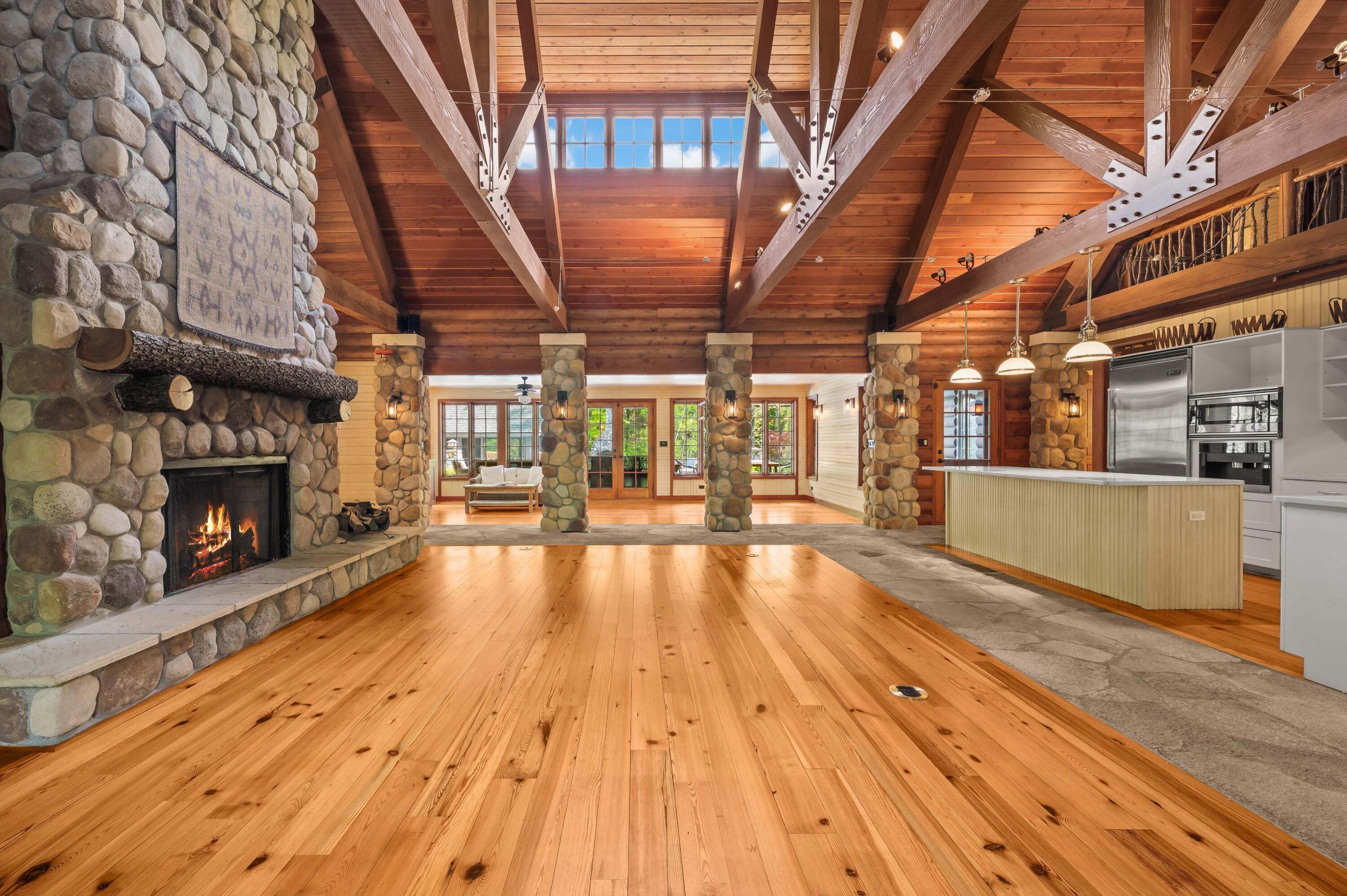 14657 Lakeshore Road