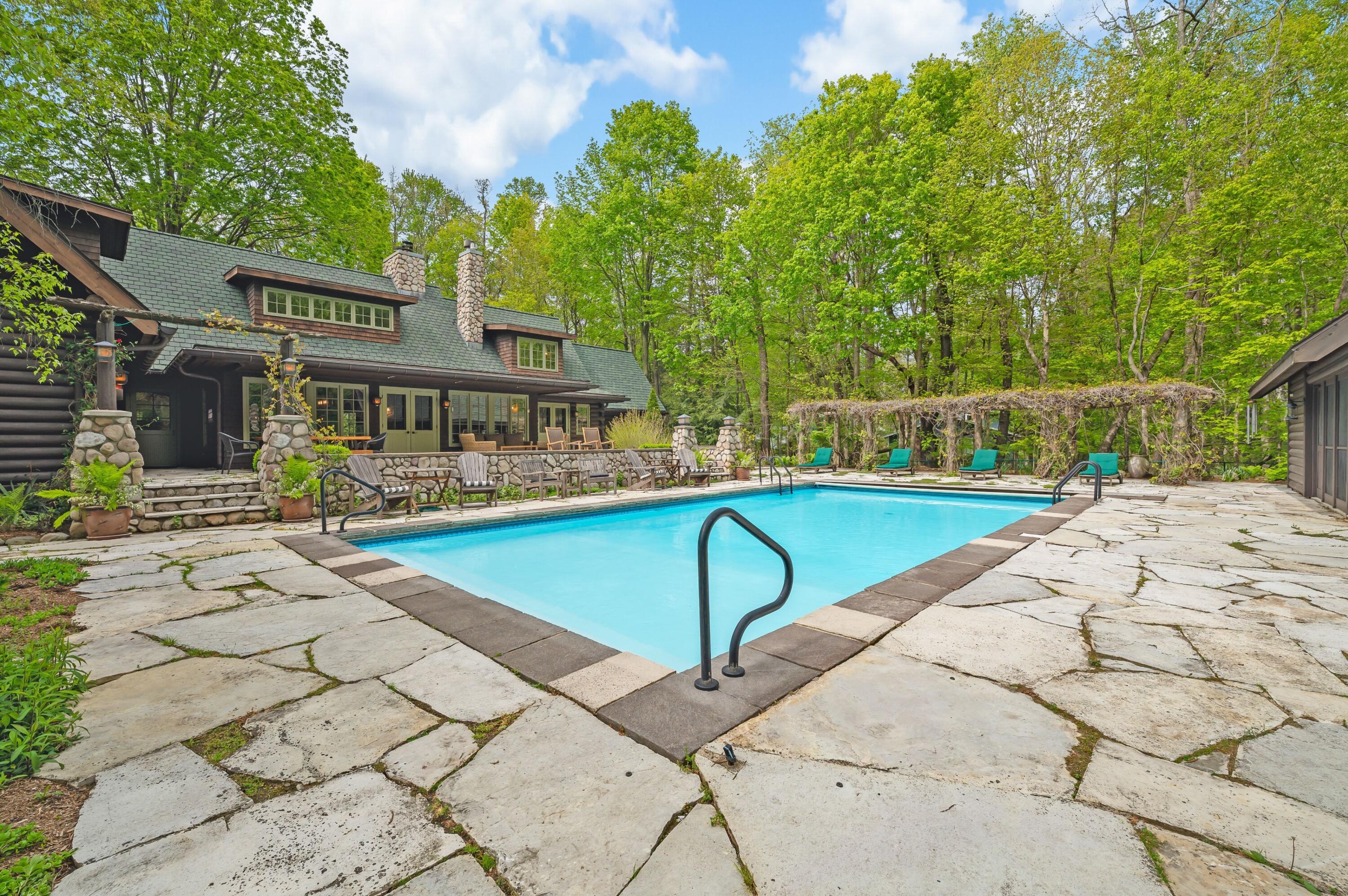 14657 Lakeshore Road