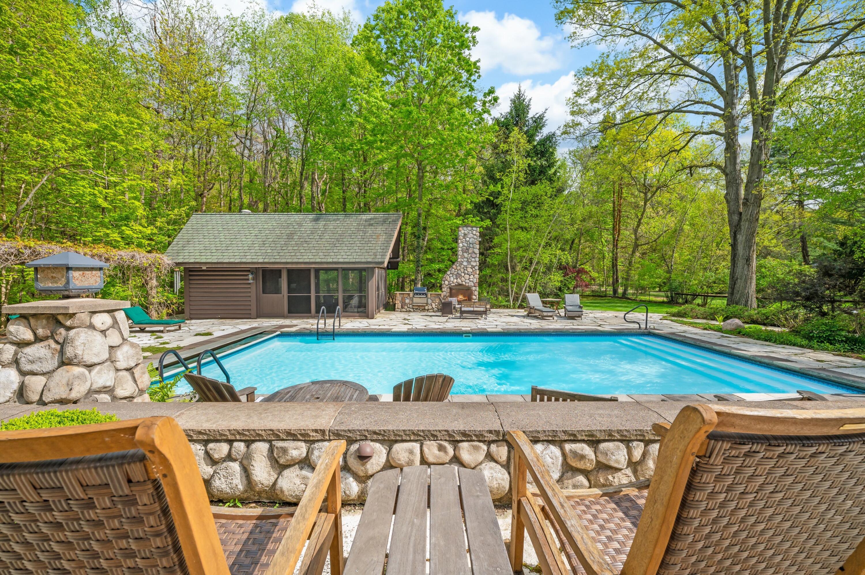 14657 Lakeshore Road