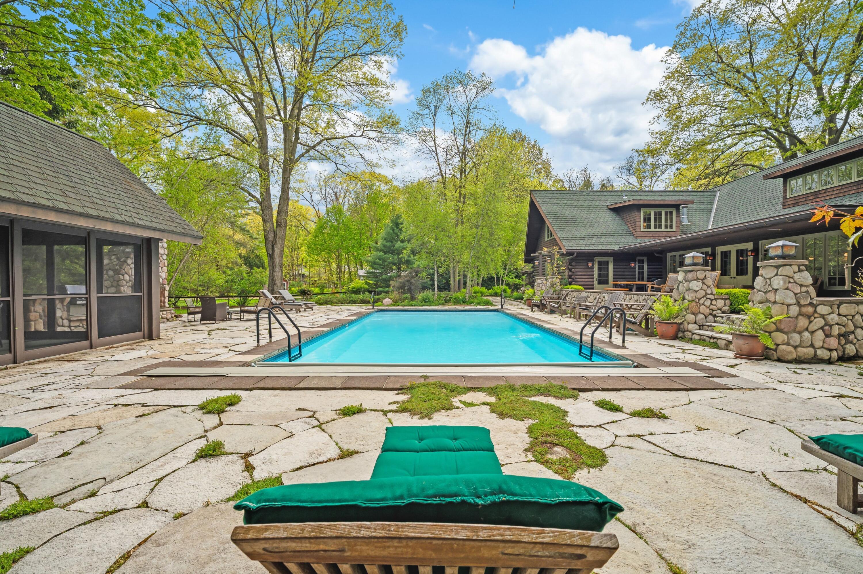 14657 Lakeshore Road