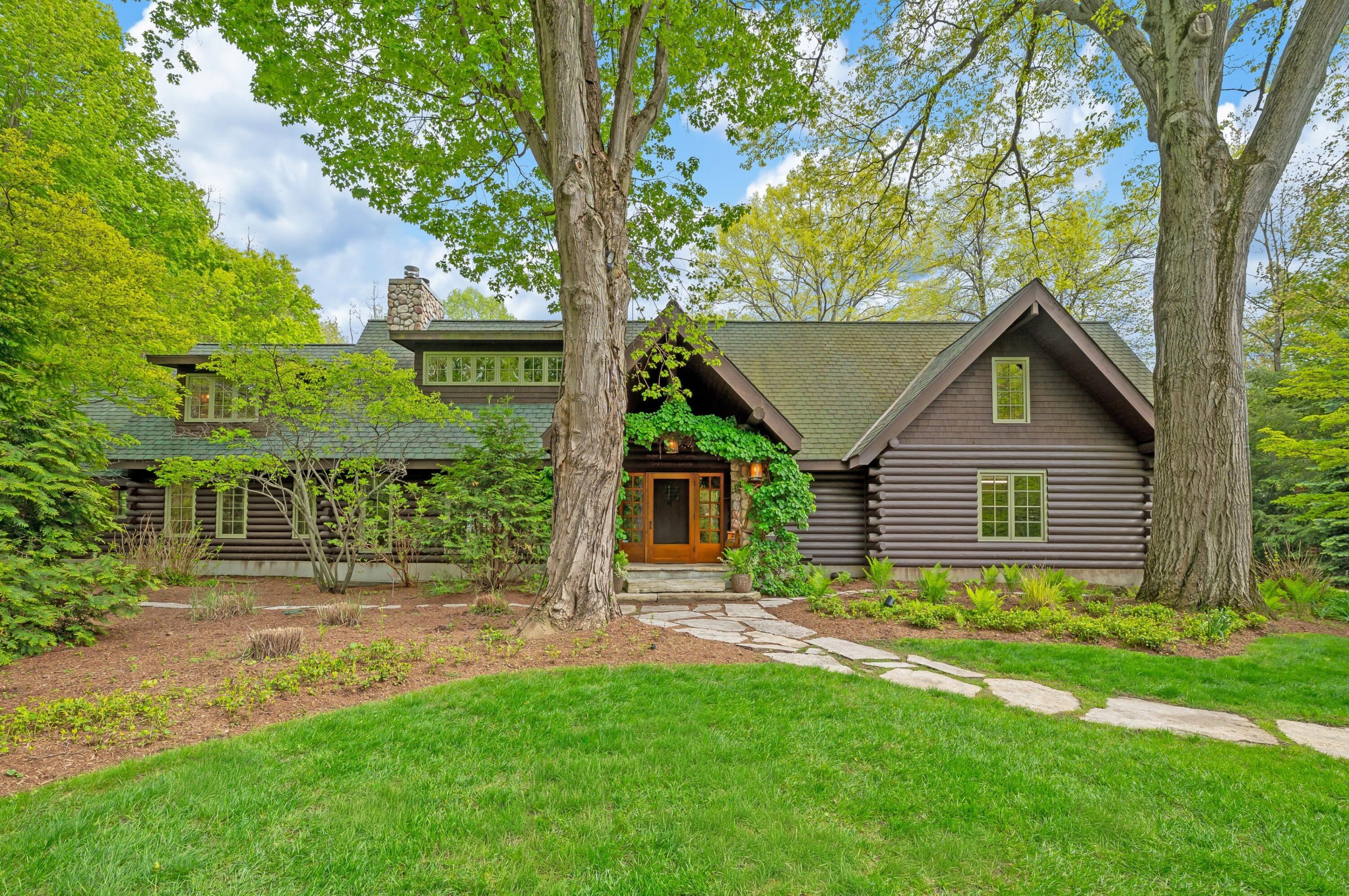 14657 Lakeshore Road