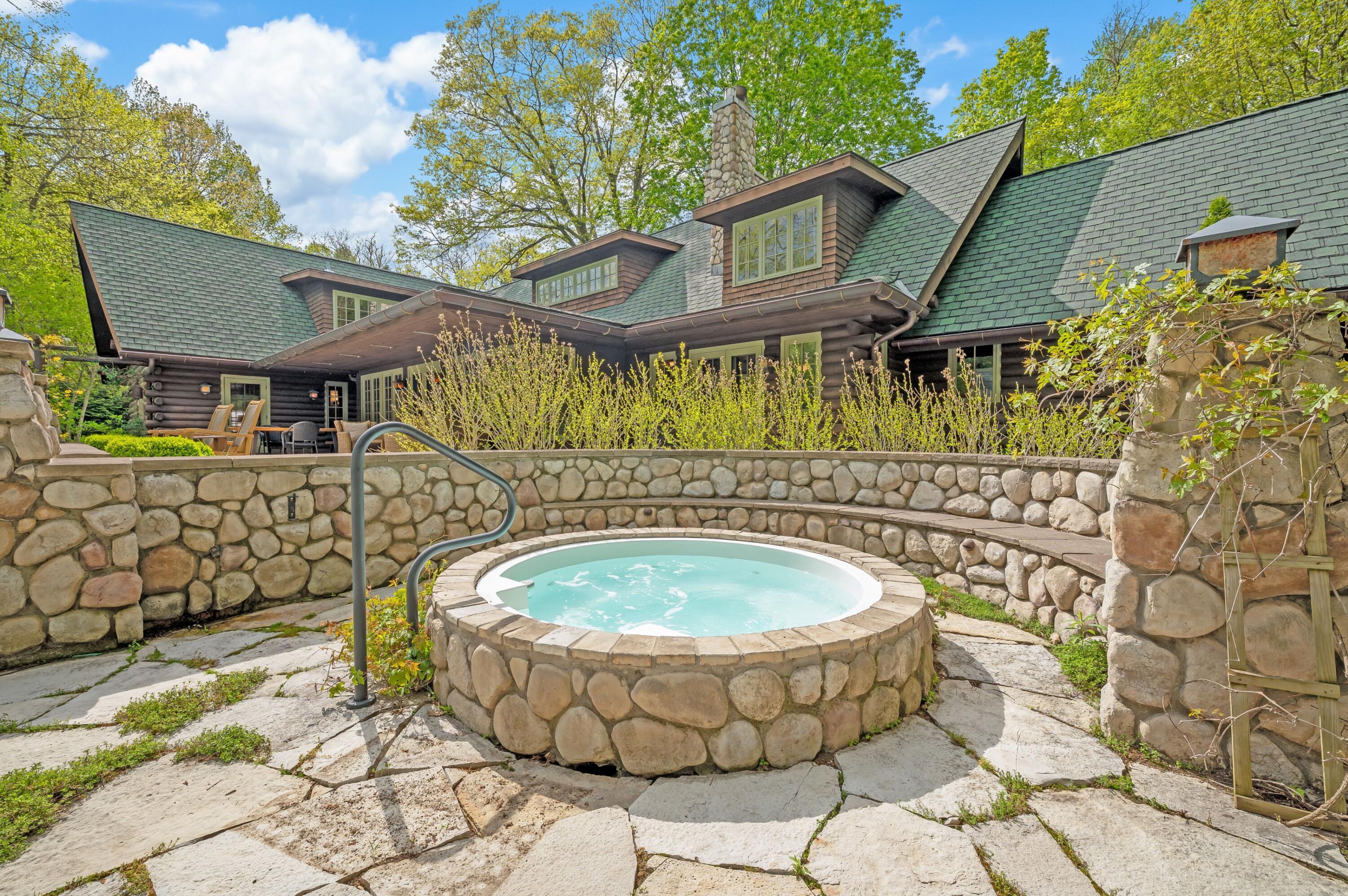 14657 Lakeshore Road