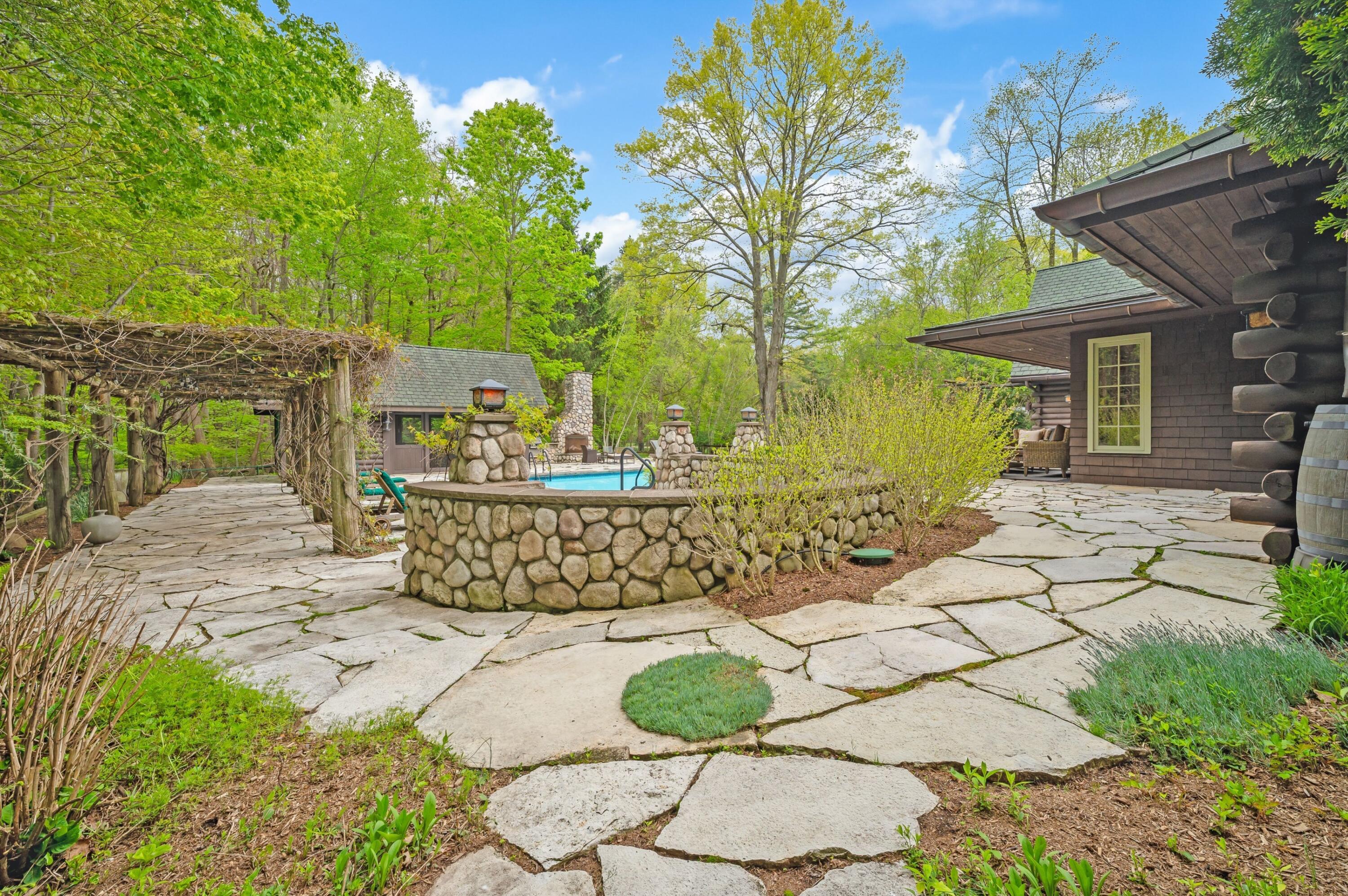 14657 Lakeshore Road