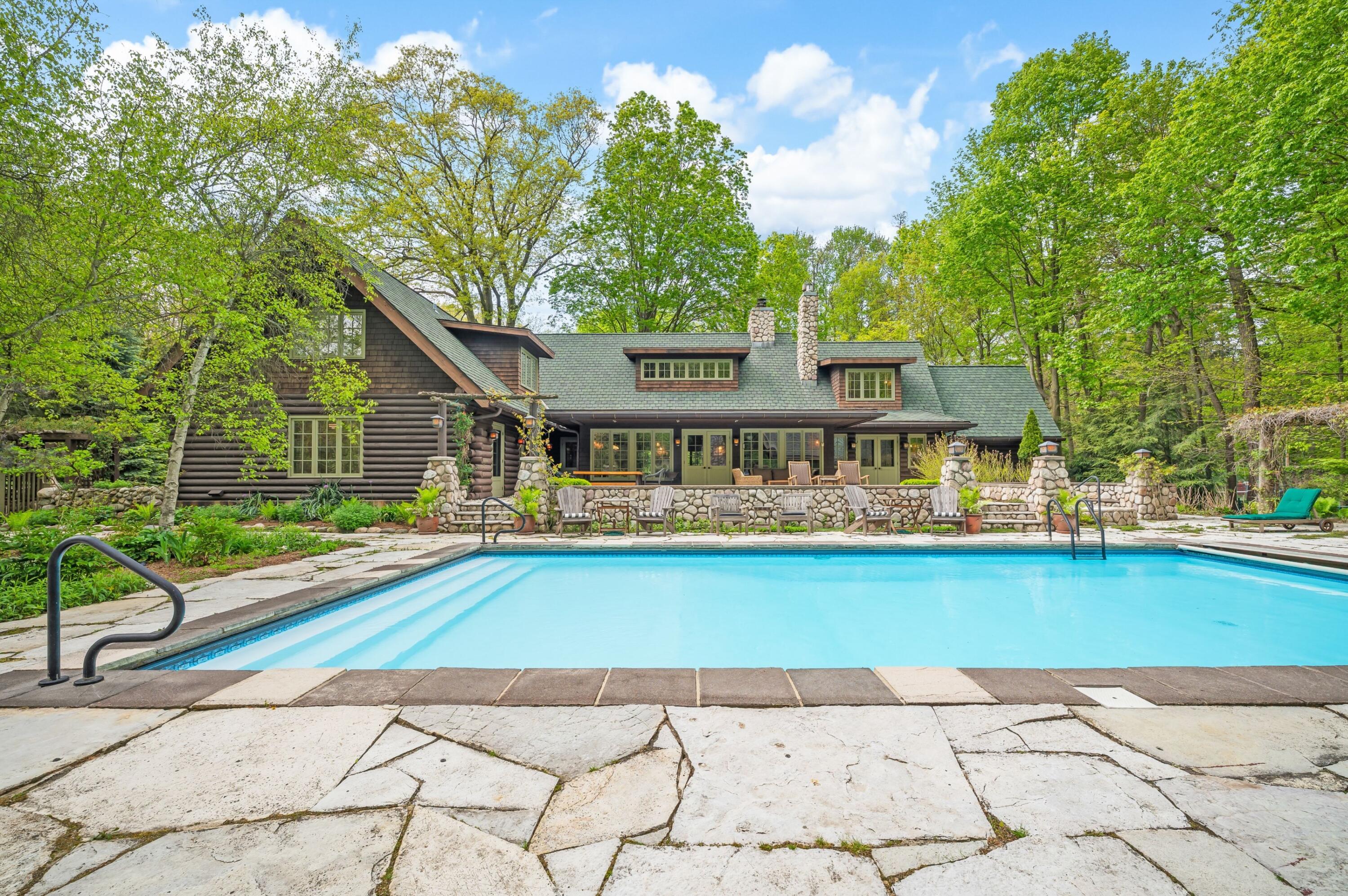 14657 Lakeshore Road