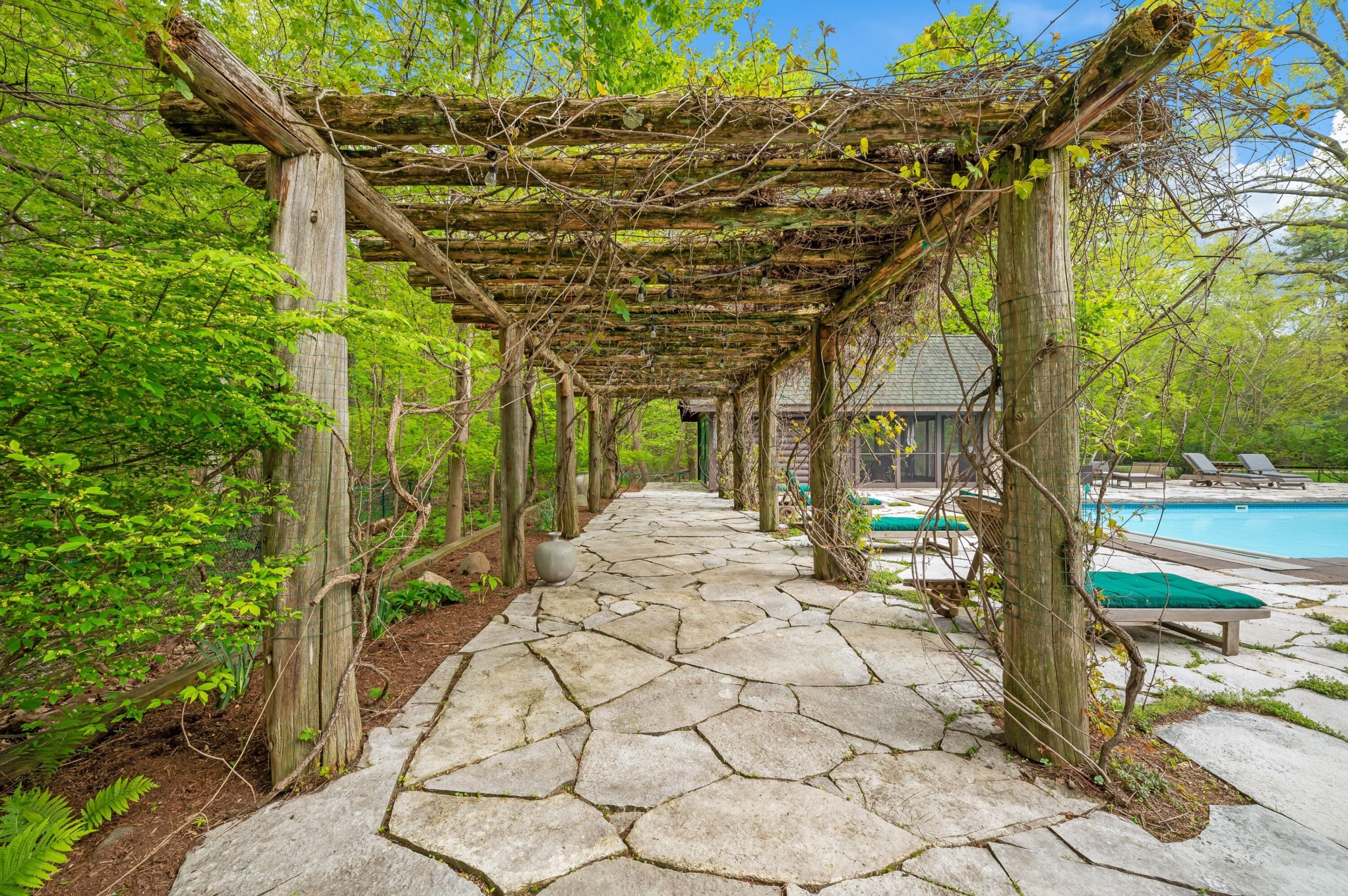 14657 Lakeshore Road