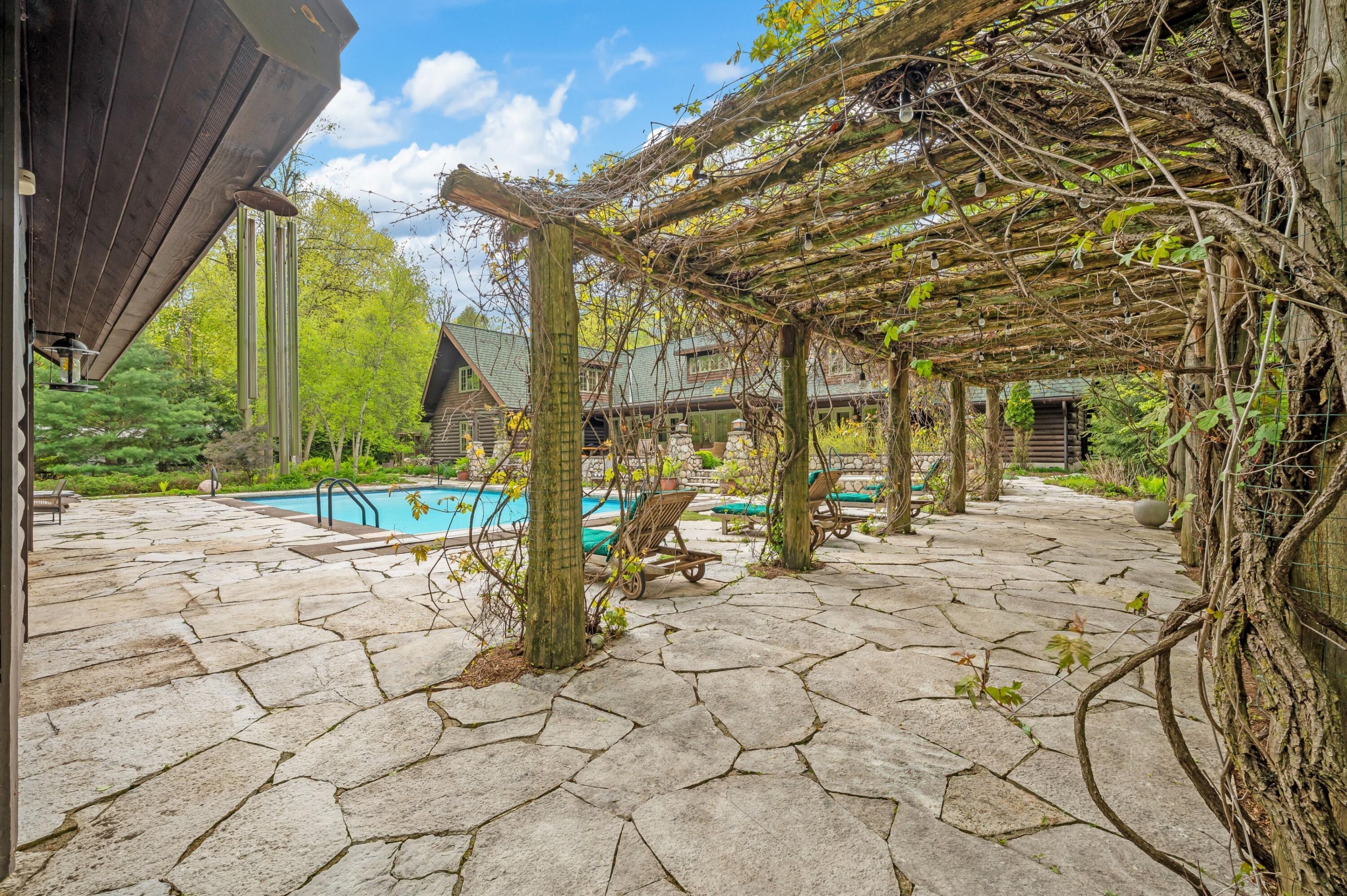 14657 Lakeshore Road
