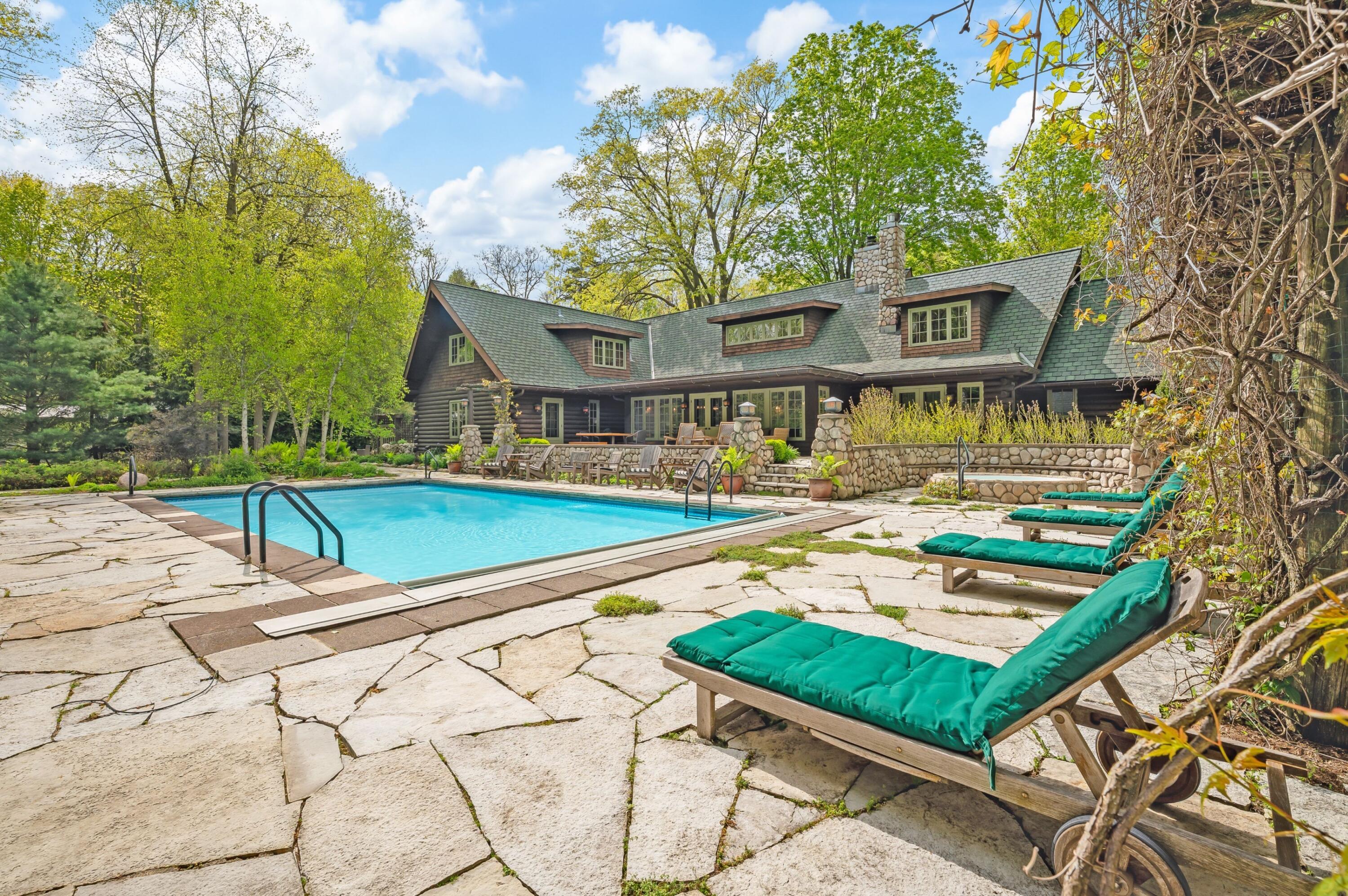 14657 Lakeshore Road