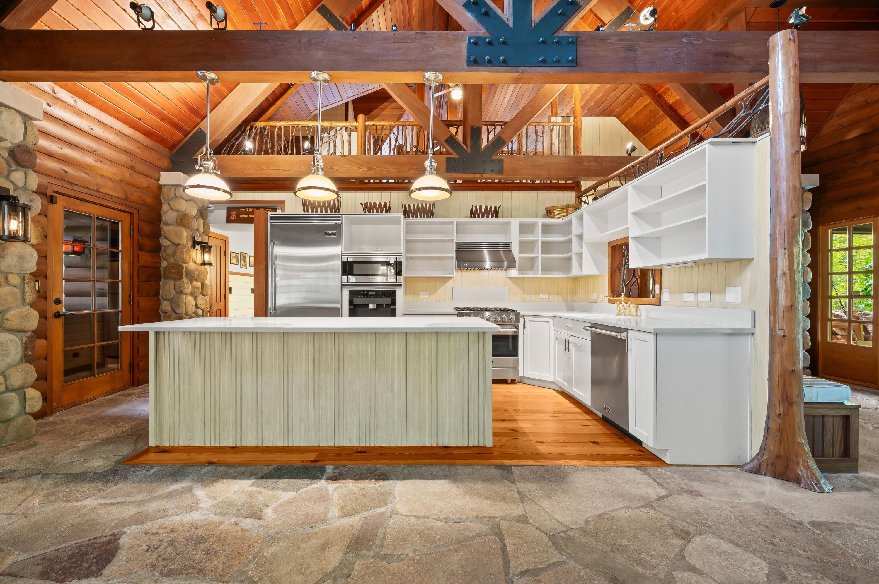 14657 Lakeshore Road