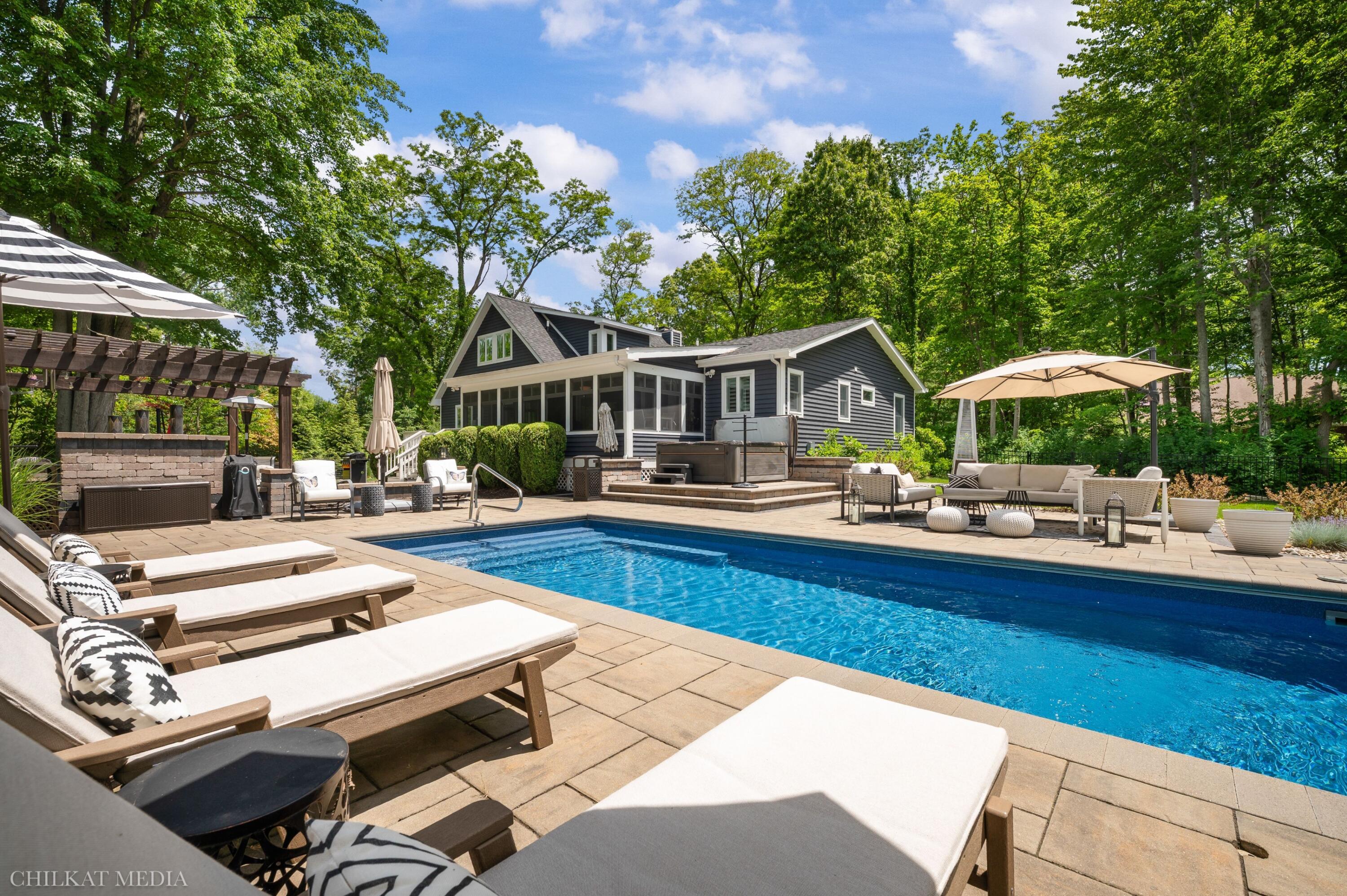 16636 Lakeshore Road