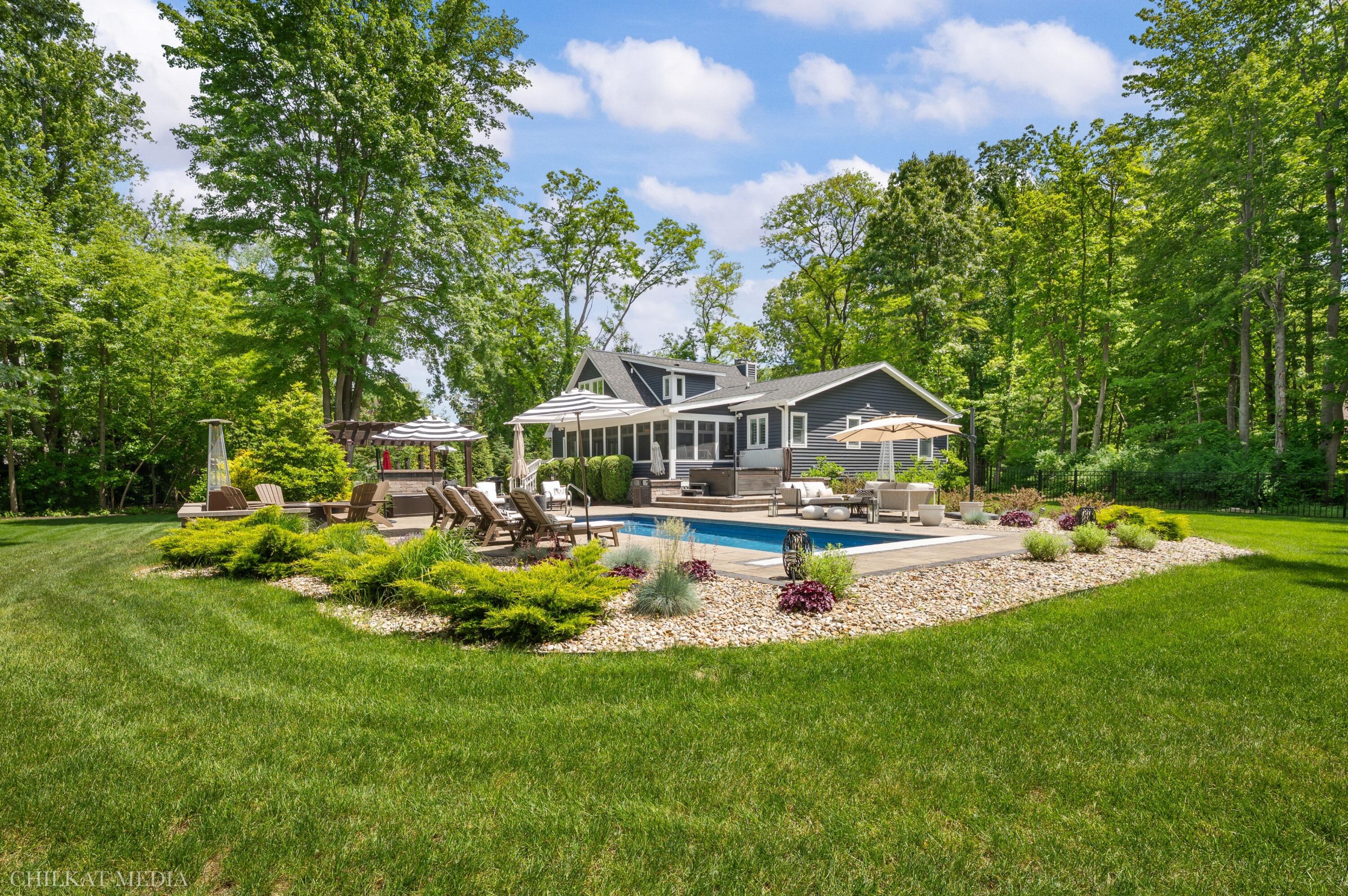 16636 Lakeshore Road